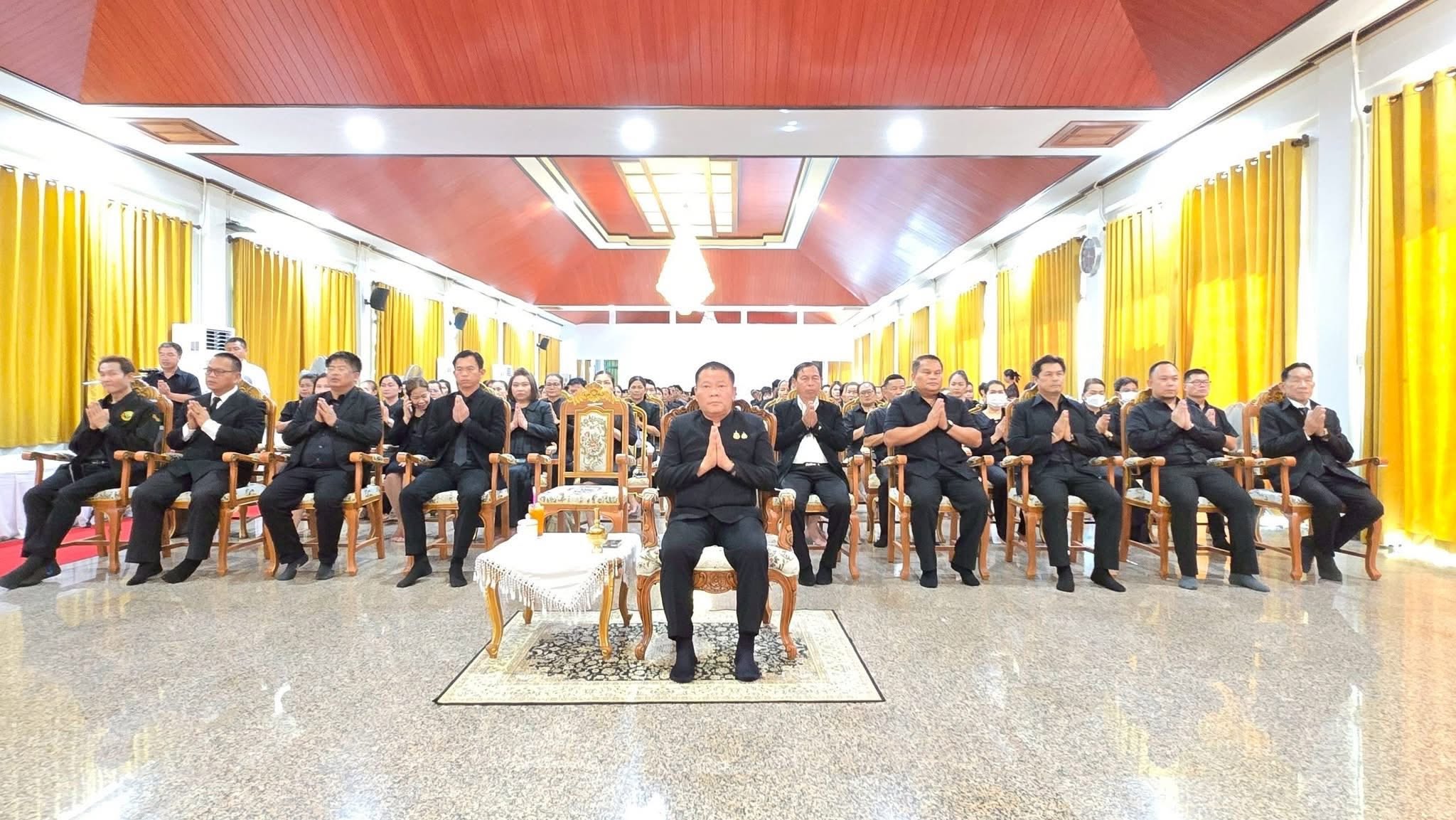 title - ส.ป.ก.กาฬสินธุ์ ร่วมพิธีบำเพ็ญกุศลสวดพระอภิธรรมอุทิศถวายพระกุศลแด่สมเด็จพระเจ้าลูกเธอ เจ้าฟ้าพัชรกิติยาภา นเรนทิราเทพยวดี กรมหลวงราชสาริณีสิริพัชร มหาวัชรราชธิดา ณ วิหารคด (ด้านทิศตะวันออกของพระเจดีย์) วัดประชานิยม พระอารามหลวง อำเภอเมืองกาฬสินธุ์ จังหวัดกาฬสินธุ์