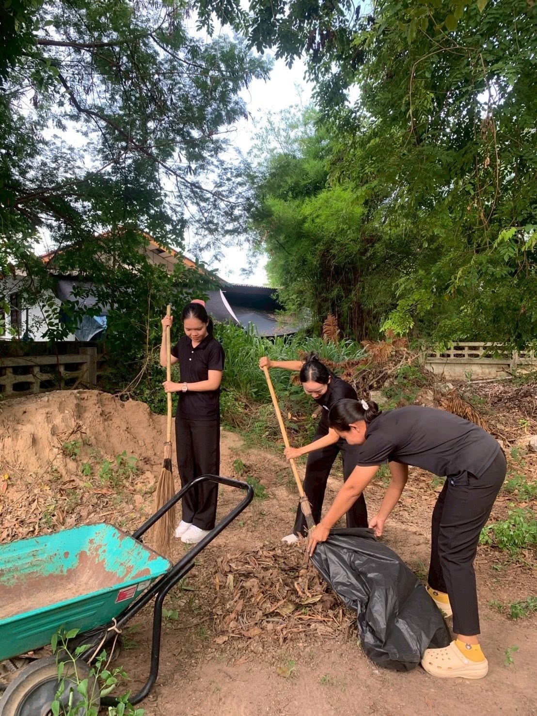 title - ส.ป.ก.กาฬสินธุ์ ร่วมจัดกิจกรรมจิตอาสาเฉลิมพระเกียรติสมเด็จพระนางเจ้าฯ พระบรมราชินี เนื่องในโอกาสมหามงคลเฉลิมพระชนมพรรษา 4 รอบ (3 มิถุนายน 2569)