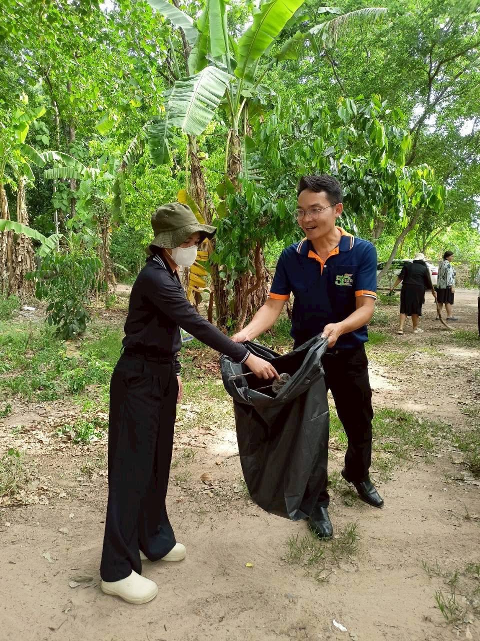title - ส.ป.ก.กาฬสินธุ์ ร่วมจัดกิจกรรมจิตอาสาเฉลิมพระเกียรติสมเด็จพระนางเจ้าฯ พระบรมราชินี เนื่องในโอกาสมหามงคลเฉลิมพระชนมพรรษา 4 รอบ (3 มิถุนายน 2569)