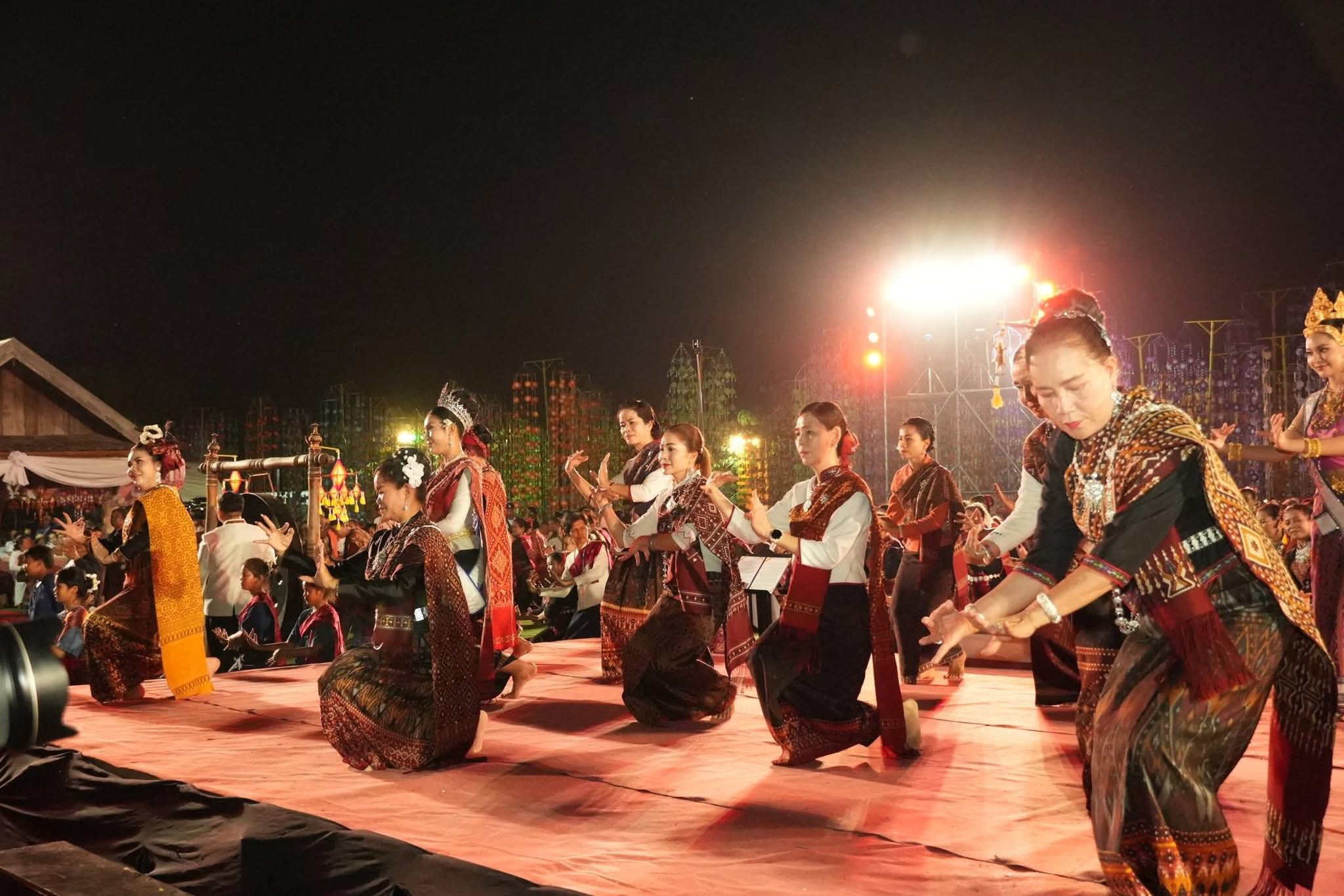 title - ส.ป.ก.กาฬสินธุ์ ร่วมงานเทศกาล 