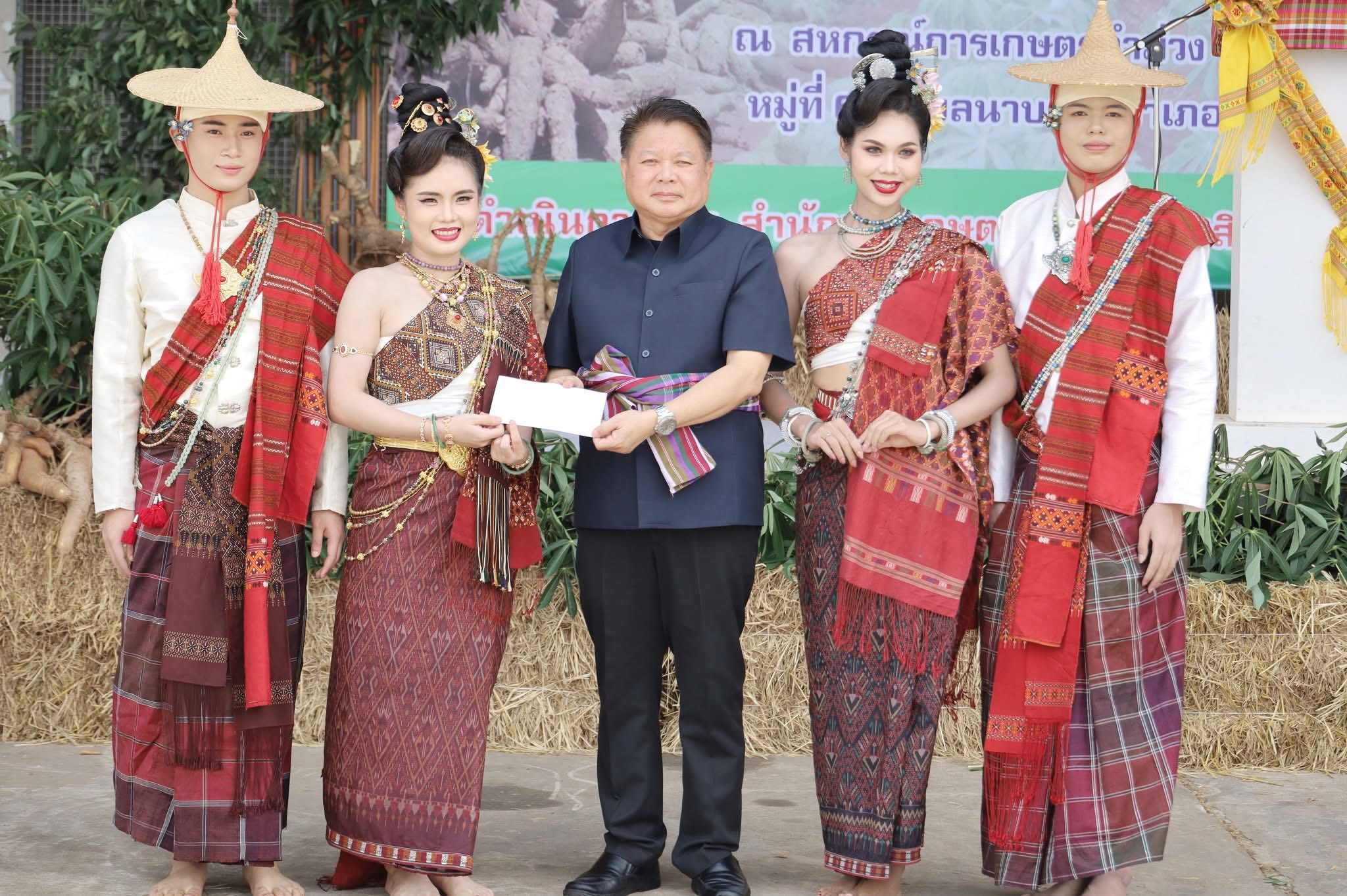 title - ส.ป.ก.กาฬสินธุ์ ร่วมงานรณรงค์และเชื่อมโยงเครือข่ายมันสำปะหลังสะอาด โครงการเพิ่มประสิทธิภาพการผลิตพืชเศรษฐกิจหลัก สร้างความมั่นคงเศรษฐกิจฐานรากภาคการเกษตร กิจกรรมหลัก พัฒนาศักยภาพการผลิตมันสำปะหลังคุณภาพ เสริมสร้างความมั่นคงพืชเศรษฐกิจ ประจำปี 2569 ณ สหกรณ์การเกษตรคำม่วง จำกัด (สาขา 3 นาบอน) หมู่ที่ 6 ตำบลนาบอน อำเภอคำม่วง จังหวัดกาฬสินธุ์