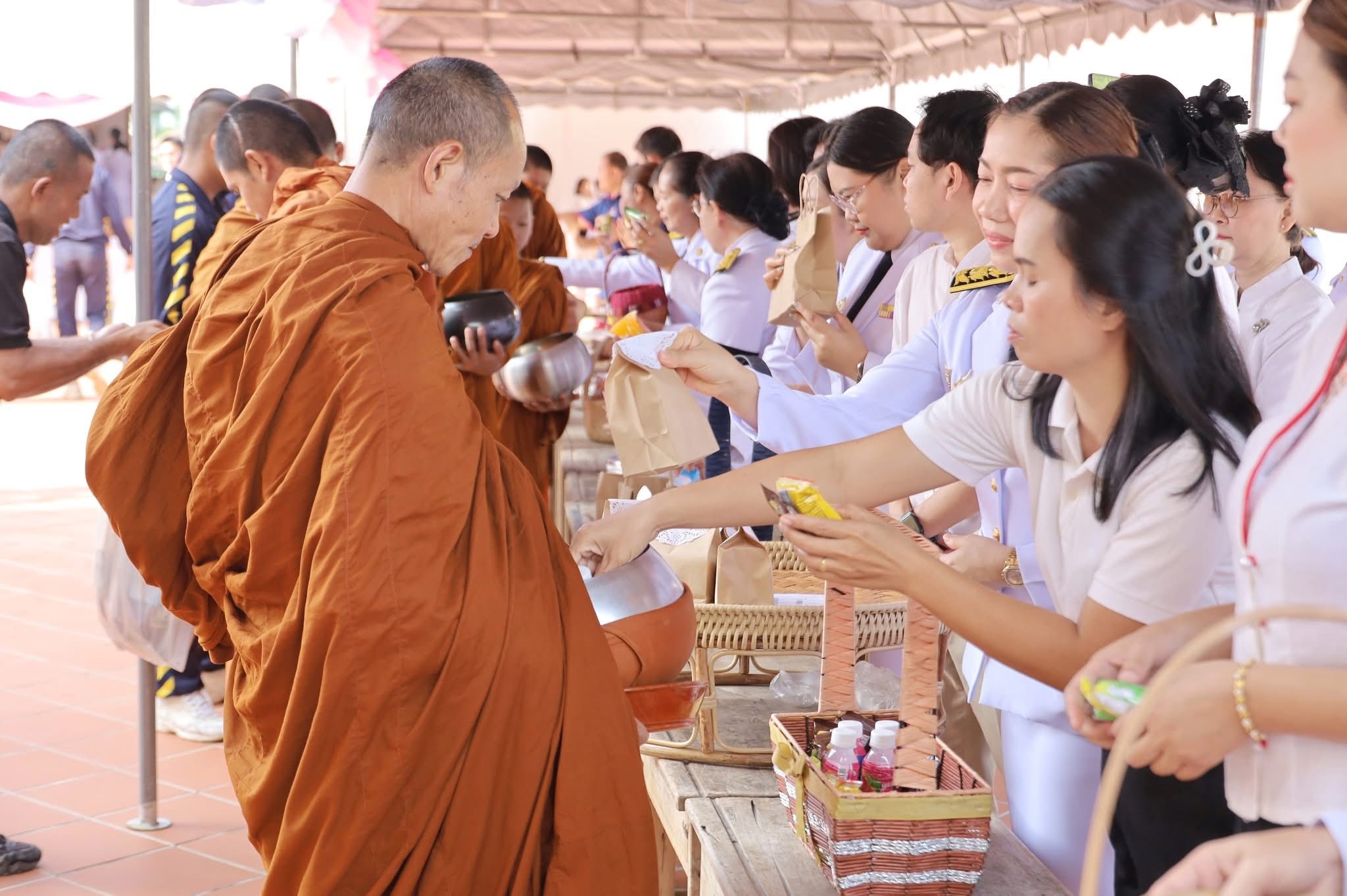 title - ส.ป.ก.กาฬสินธุ์ ร่วมพิธีสวดพระพุทธมนต์และทำบุญตักบาตรถวายพระราชกุศลเนื่องในโอกาสการประกาศยกย่องพระเกียรติคุณพระราชกรณียกิจในวาระครบ 100 ปี สมเด็จพระนางเจ้ารำไพพรรณี พระบรมราชินี ในรัชกาลที่ 7 ณ พระอุโบสถ วัดประชานิยม พระอารามหลวง อำเภอเมืองกาฬสินธุ์ จังหวัดกาฬสินธุ์