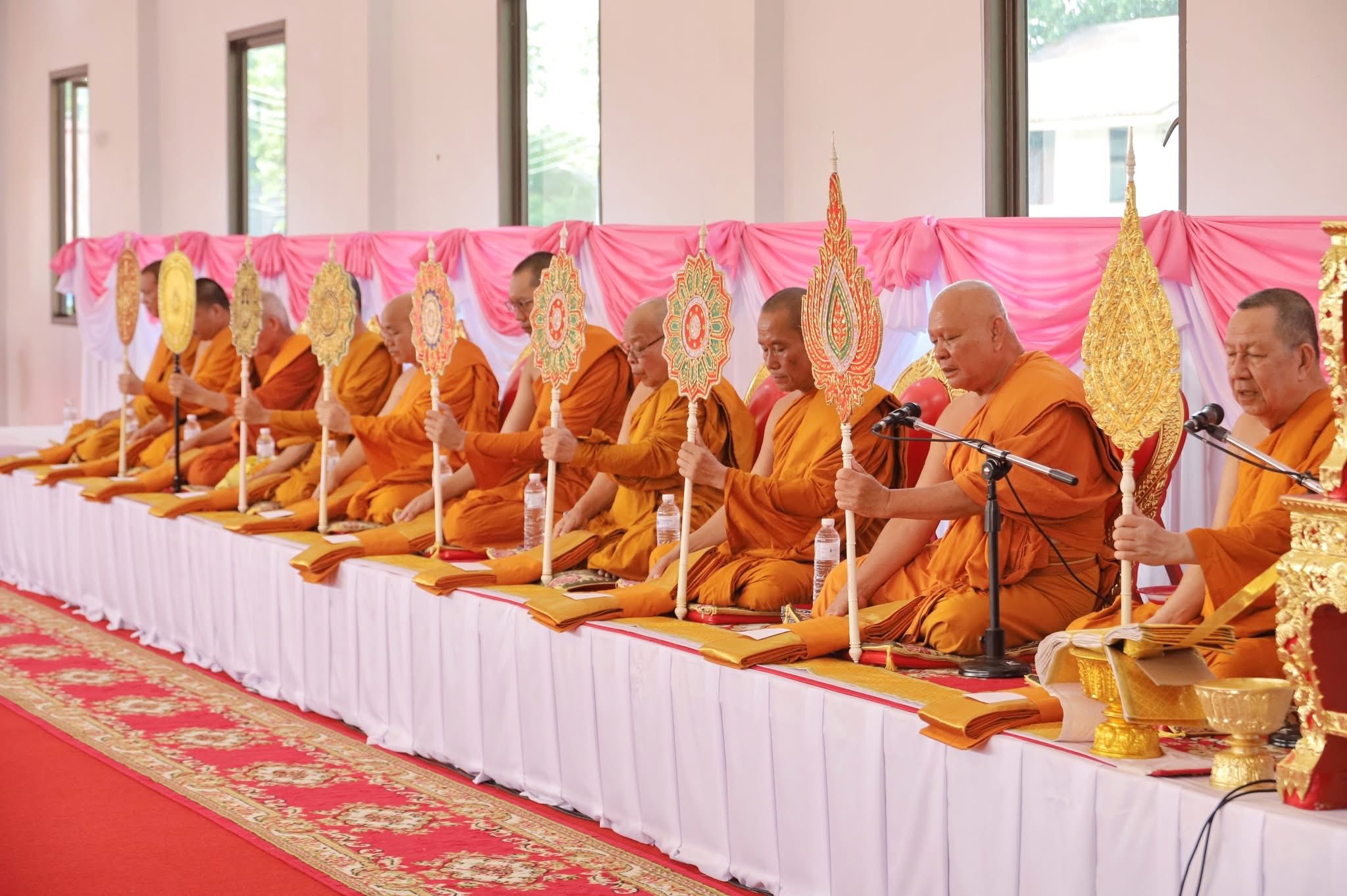 title - ส.ป.ก.กาฬสินธุ์ ร่วมพิธีสวดพระพุทธมนต์และทำบุญตักบาตรถวายพระราชกุศลเนื่องในโอกาสการประกาศยกย่องพระเกียรติคุณพระราชกรณียกิจในวาระครบ 100 ปี สมเด็จพระนางเจ้ารำไพพรรณี พระบรมราชินี ในรัชกาลที่ 7 ณ พระอุโบสถ วัดประชานิยม พระอารามหลวง อำเภอเมืองกาฬสินธุ์ จังหวัดกาฬสินธุ์