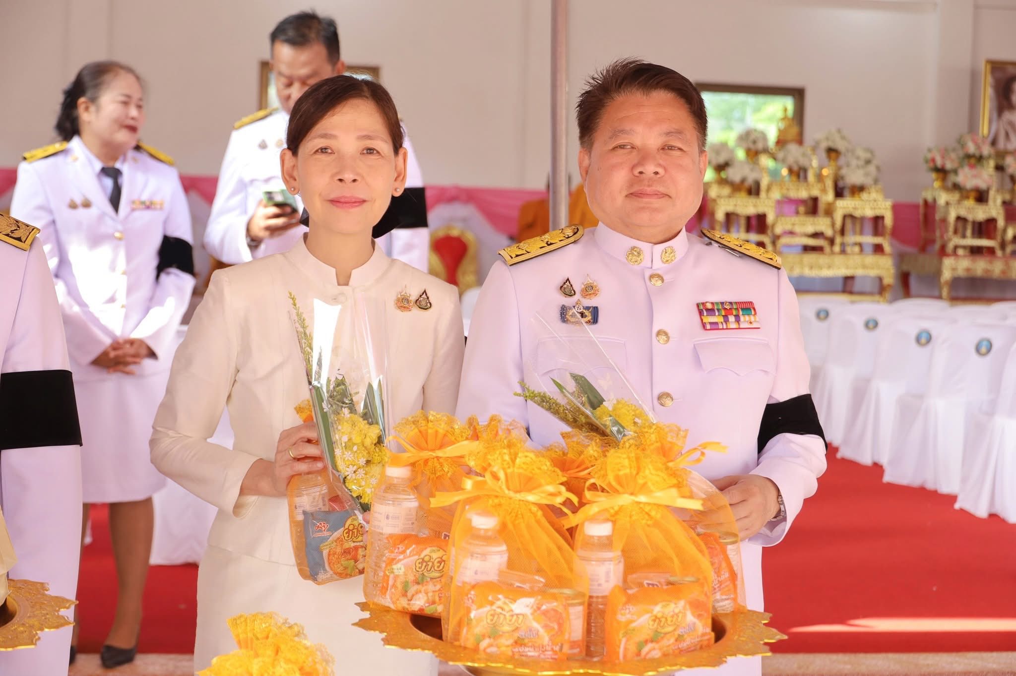 title - ส.ป.ก.กาฬสินธุ์ ร่วมพิธีสวดพระพุทธมนต์และทำบุญตักบาตรถวายพระราชกุศลเนื่องในโอกาสการประกาศยกย่องพระเกียรติคุณพระราชกรณียกิจในวาระครบ 100 ปี สมเด็จพระนางเจ้ารำไพพรรณี พระบรมราชินี ในรัชกาลที่ 7 ณ พระอุโบสถ วัดประชานิยม พระอารามหลวง อำเภอเมืองกาฬสินธุ์ จังหวัดกาฬสินธุ์