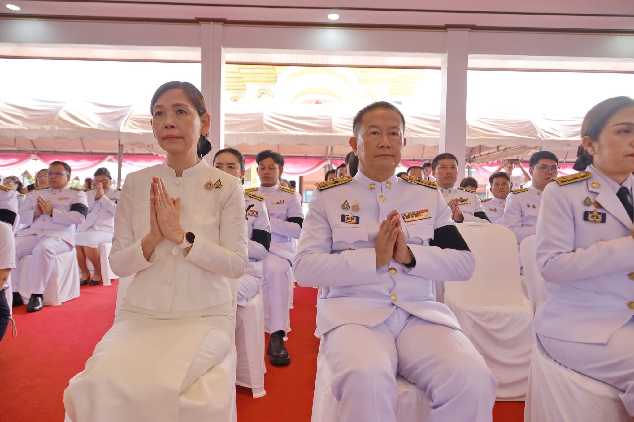title - ส.ป.ก.กาฬสินธุ์ ร่วมพิธีสวดพระพุทธมนต์และทำบุญตักบาตรถวายพระราชกุศลเนื่องในโอกาสการประกาศยกย่องพระเกียรติคุณพระราชกรณียกิจในวาระครบ 100 ปี สมเด็จพระนางเจ้ารำไพพรรณี พระบรมราชินี ในรัชกาลที่ 7 ณ พระอุโบสถ วัดประชานิยม พระอารามหลวง อำเภอเมืองกาฬสินธุ์ จังหวัดกาฬสินธุ์