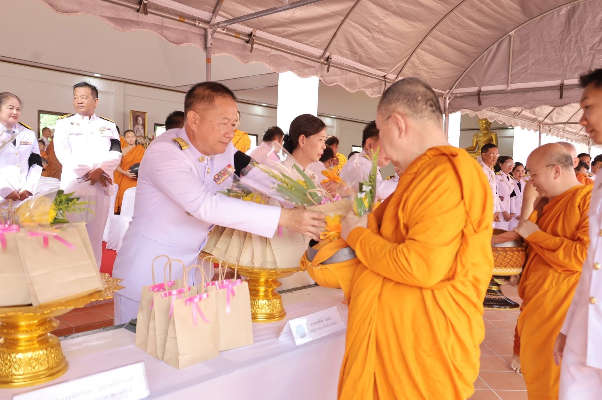 title - ส.ป.ก.กาฬสินธุ์ ร่วมพิธีสวดพระพุทธมนต์และทำบุญตักบาตรถวายพระราชกุศลเนื่องในโอกาสการประกาศยกย่องพระเกียรติคุณพระราชกรณียกิจในวาระครบ 100 ปี สมเด็จพระนางเจ้ารำไพพรรณี พระบรมราชินี ในรัชกาลที่ 7 ณ พระอุโบสถ วัดประชานิยม พระอารามหลวง อำเภอเมืองกาฬสินธุ์ จังหวัดกาฬสินธุ์