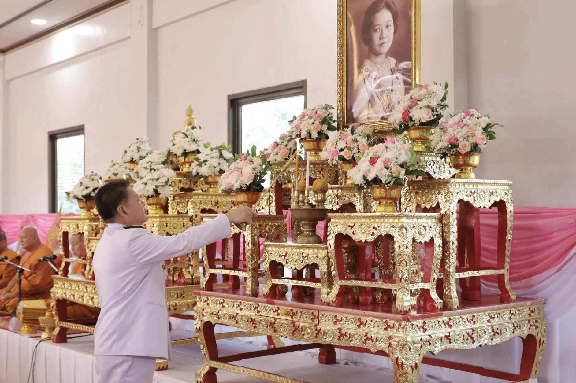 title - ส.ป.ก.กาฬสินธุ์ ร่วมพิธีสวดพระพุทธมนต์และทำบุญตักบาตรถวายพระราชกุศลเนื่องในโอกาสการประกาศยกย่องพระเกียรติคุณพระราชกรณียกิจในวาระครบ 100 ปี สมเด็จพระนางเจ้ารำไพพรรณี พระบรมราชินี ในรัชกาลที่ 7 ณ พระอุโบสถ วัดประชานิยม พระอารามหลวง อำเภอเมืองกาฬสินธุ์ จังหวัดกาฬสินธุ์