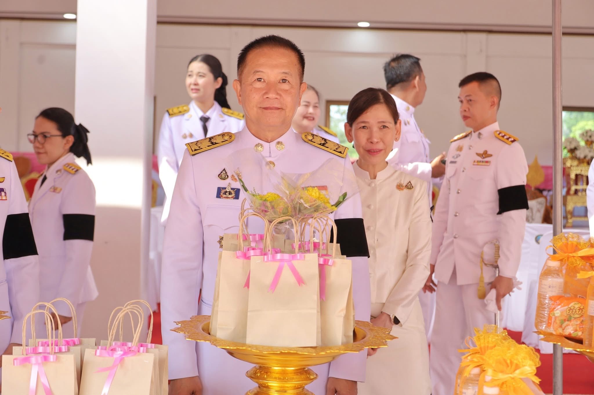 title - ส.ป.ก.กาฬสินธุ์ ร่วมพิธีสวดพระพุทธมนต์และทำบุญตักบาตรถวายพระราชกุศลเนื่องในโอกาสการประกาศยกย่องพระเกียรติคุณพระราชกรณียกิจในวาระครบ 100 ปี สมเด็จพระนางเจ้ารำไพพรรณี พระบรมราชินี ในรัชกาลที่ 7 ณ พระอุโบสถ วัดประชานิยม พระอารามหลวง อำเภอเมืองกาฬสินธุ์ จังหวัดกาฬสินธุ์