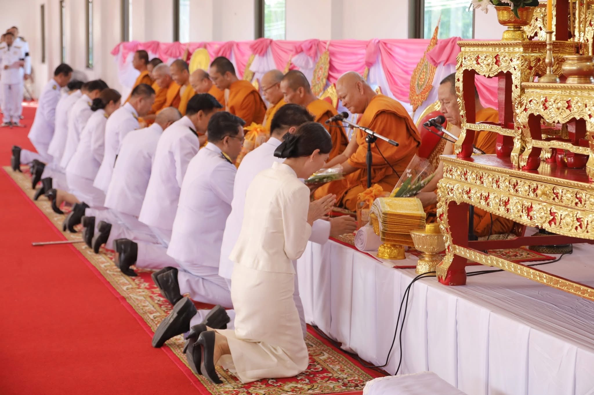 title - ส.ป.ก.กาฬสินธุ์ ร่วมพิธีสวดพระพุทธมนต์และทำบุญตักบาตรถวายพระราชกุศลเนื่องในโอกาสการประกาศยกย่องพระเกียรติคุณพระราชกรณียกิจในวาระครบ 100 ปี สมเด็จพระนางเจ้ารำไพพรรณี พระบรมราชินี ในรัชกาลที่ 7 ณ พระอุโบสถ วัดประชานิยม พระอารามหลวง อำเภอเมืองกาฬสินธุ์ จังหวัดกาฬสินธุ์