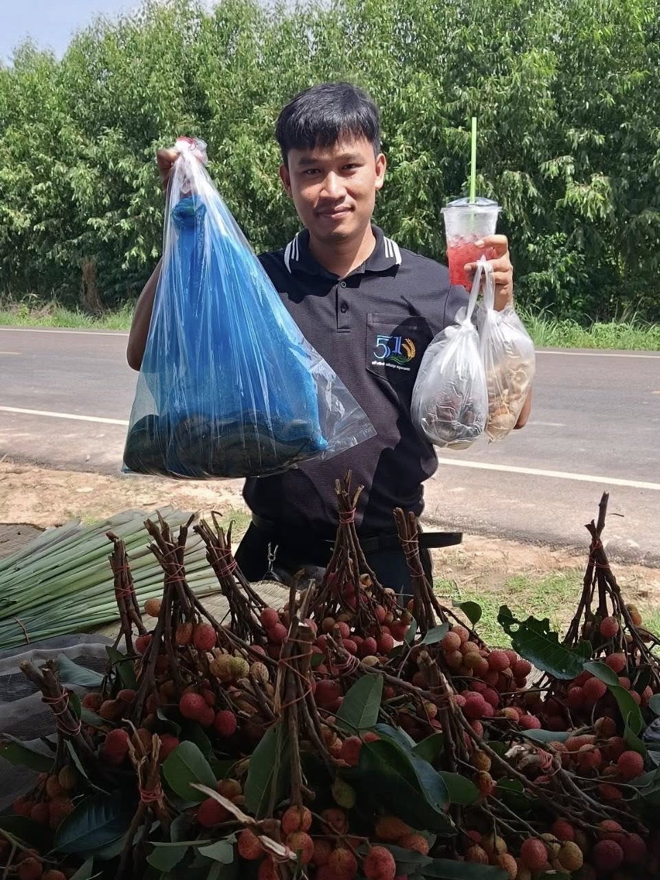 title - ส.ป.ก.กาฬสินธุ์ ลงพื้นที่ตำบลนาจำปา อำเภอดอนจาน จังหวัดกาฬสินธุ์ เพื่อเยี่ยมชม ชิม ช๊อป ให้กำลังใจ และร่วมเปิด ”ตลาดชุมชนดงกล้วย“ ของสมาชิกสหกรณ์การเกษตรบ้านดงกล้วยในเขตปฏิรูปที่ดิน จำกัด