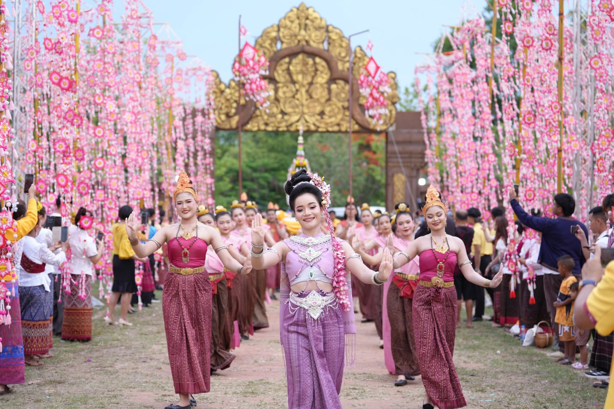 title - ส.ป.ก.กาฬสินธุ์ ร่วมพิธีเปิดงานเทศกาล “วิสาขปุณฺณมีปูชา” จังหวัดกาฬสินธุ์ ประจำปีงบประมาณ พ.ศ.2569