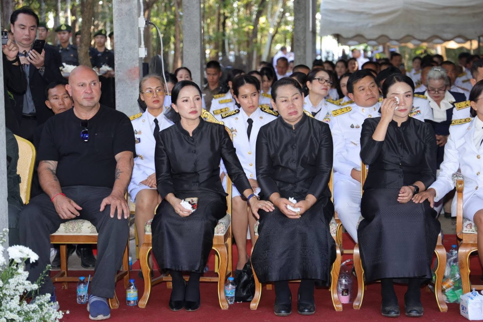 title - ส.ป.ก.กาฬสินธุ์ ร่วมพิธีการพระราชทานเพลิงศพ สิบเอก อภิสิทธิ์ บุนนาค นายสิบพยาบาล สังกัดกองพันทหารราบที่ 3 กรมทหารราบที่ 16 ณ เมรุวัดพุทธภาวัน บ้านสมสะอาด ตำบลสมสะอาด อำเภอกุฉินารายณ์ จังหวัดกาฬสินธุ์ ทหารกล้าผู้สละชีพเพื่อชาติในขณะปฏิบัติหน้าที่รักษาอาการบาดเจ็บของเพื่อนทหารในการสู้รบระหว่างไทย-กัมพูชา ที่สมรภูมิภูมะเขือ อำเภอกันทรลักษณ์ จังหวัดศรีสะเกษ