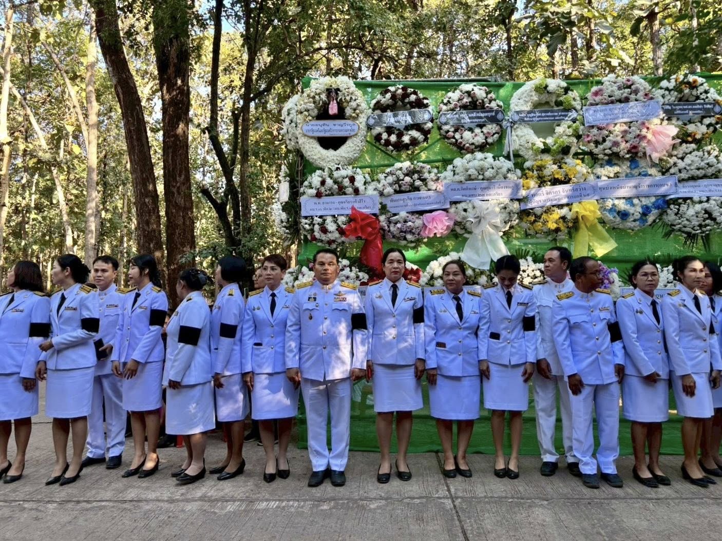 title - ส.ป.ก.กาฬสินธุ์ ร่วมพิธีการพระราชทานเพลิงศพ สิบเอก อภิสิทธิ์ บุนนาค นายสิบพยาบาล สังกัดกองพันทหารราบที่ 3 กรมทหารราบที่ 16 ณ เมรุวัดพุทธภาวัน บ้านสมสะอาด ตำบลสมสะอาด อำเภอกุฉินารายณ์ จังหวัดกาฬสินธุ์ ทหารกล้าผู้สละชีพเพื่อชาติในขณะปฏิบัติหน้าที่รักษาอาการบาดเจ็บของเพื่อนทหารในการสู้รบระหว่างไทย-กัมพูชา ที่สมรภูมิภูมะเขือ อำเภอกันทรลักษณ์ จังหวัดศรีสะเกษ