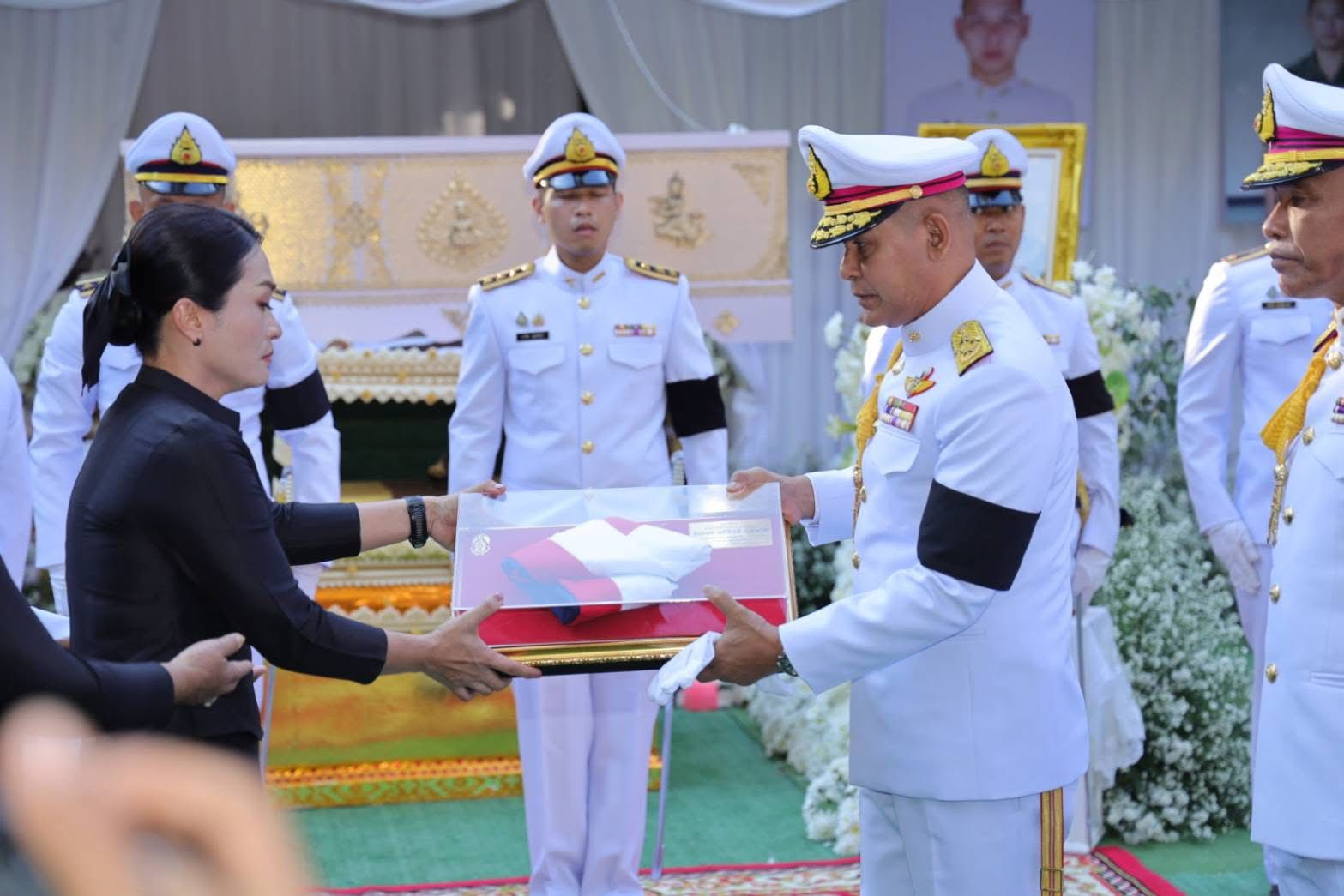 title - ส.ป.ก.กาฬสินธุ์ ร่วมพิธีการพระราชทานเพลิงศพ สิบเอก อภิสิทธิ์ บุนนาค นายสิบพยาบาล สังกัดกองพันทหารราบที่ 3 กรมทหารราบที่ 16 ณ เมรุวัดพุทธภาวัน บ้านสมสะอาด ตำบลสมสะอาด อำเภอกุฉินารายณ์ จังหวัดกาฬสินธุ์ ทหารกล้าผู้สละชีพเพื่อชาติในขณะปฏิบัติหน้าที่รักษาอาการบาดเจ็บของเพื่อนทหารในการสู้รบระหว่างไทย-กัมพูชา ที่สมรภูมิภูมะเขือ อำเภอกันทรลักษณ์ จังหวัดศรีสะเกษ