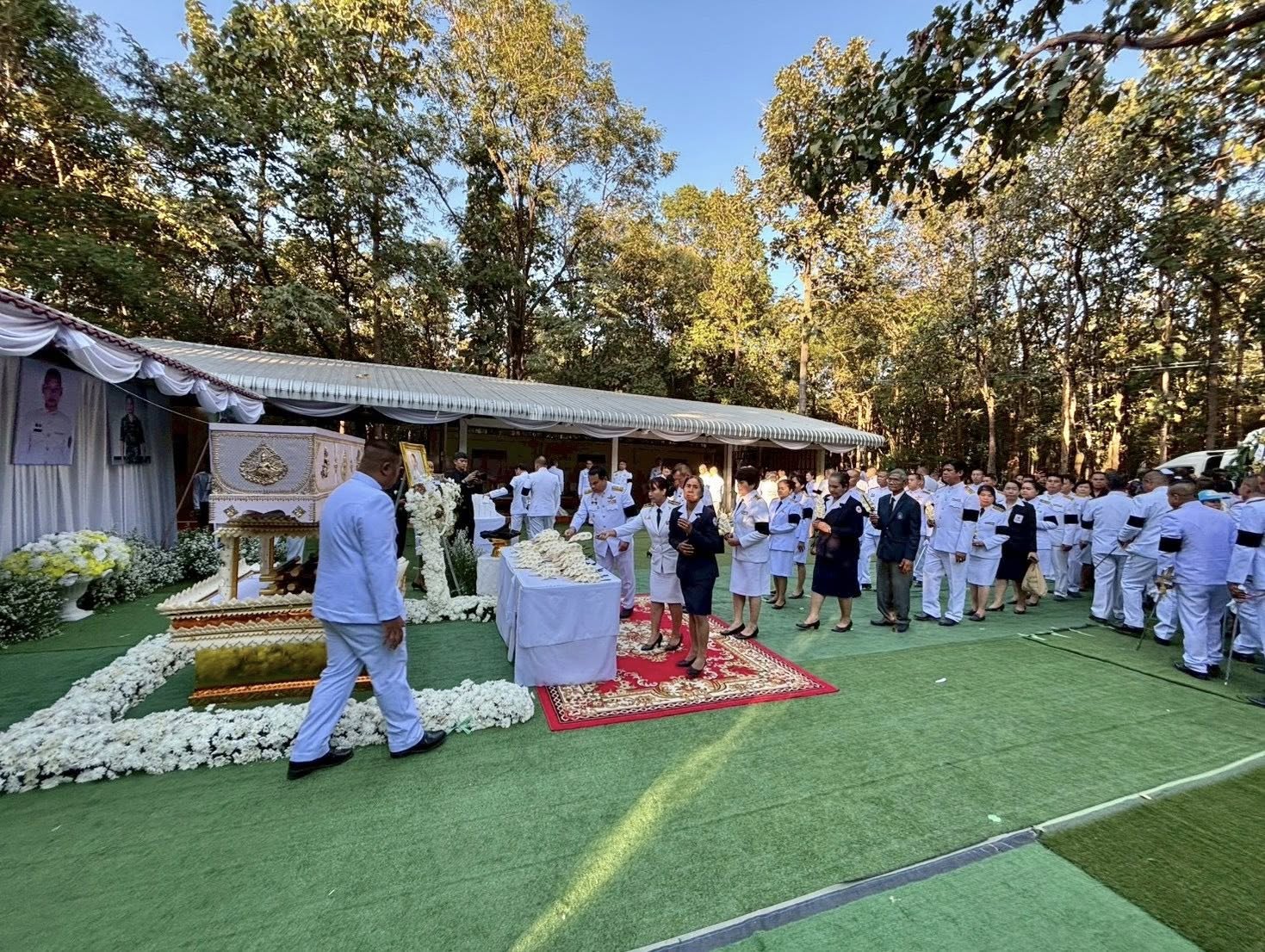 title - ส.ป.ก.กาฬสินธุ์ ร่วมพิธีการพระราชทานเพลิงศพ สิบเอก อภิสิทธิ์ บุนนาค นายสิบพยาบาล สังกัดกองพันทหารราบที่ 3 กรมทหารราบที่ 16 ณ เมรุวัดพุทธภาวัน บ้านสมสะอาด ตำบลสมสะอาด อำเภอกุฉินารายณ์ จังหวัดกาฬสินธุ์ ทหารกล้าผู้สละชีพเพื่อชาติในขณะปฏิบัติหน้าที่รักษาอาการบาดเจ็บของเพื่อนทหารในการสู้รบระหว่างไทย-กัมพูชา ที่สมรภูมิภูมะเขือ อำเภอกันทรลักษณ์ จังหวัดศรีสะเกษ