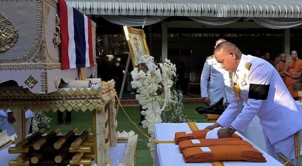 title - ส.ป.ก.กาฬสินธุ์ ร่วมพิธีการพระราชทานเพลิงศพ สิบเอก อภิสิทธิ์ บุนนาค นายสิบพยาบาล สังกัดกองพันทหารราบที่ 3 กรมทหารราบที่ 16 ณ เมรุวัดพุทธภาวัน บ้านสมสะอาด ตำบลสมสะอาด อำเภอกุฉินารายณ์ จังหวัดกาฬสินธุ์ ทหารกล้าผู้สละชีพเพื่อชาติในขณะปฏิบัติหน้าที่รักษาอาการบาดเจ็บของเพื่อนทหารในการสู้รบระหว่างไทย-กัมพูชา ที่สมรภูมิภูมะเขือ อำเภอกันทรลักษณ์ จังหวัดศรีสะเกษ