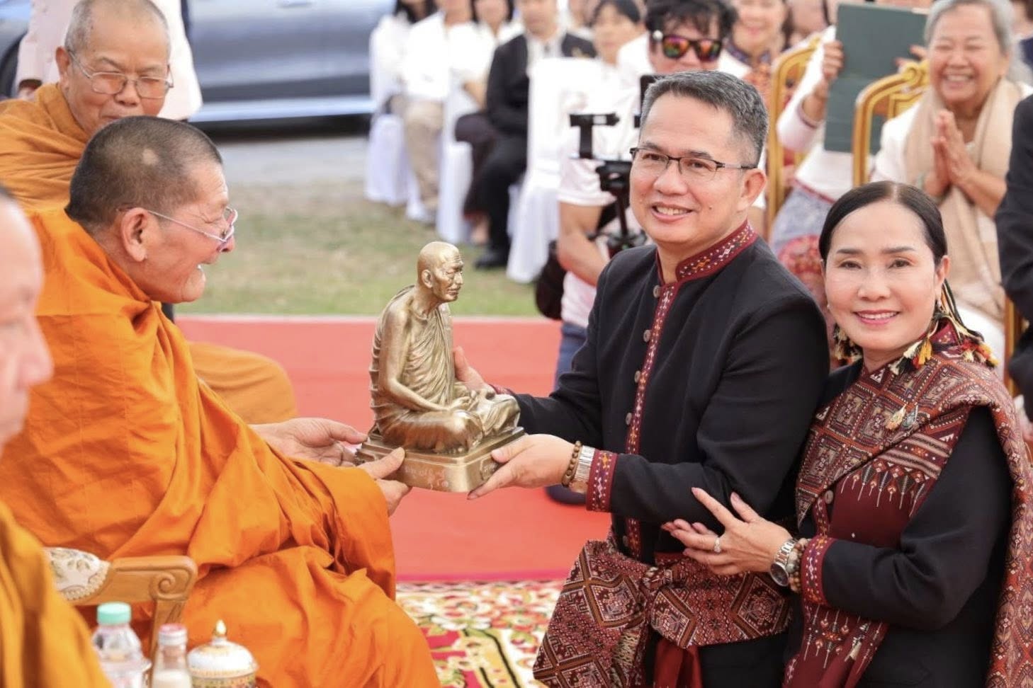 title - ส.ป.ก.กาฬสินธุ์ ร่วมพิธีเจริญพระพุทธมนต์ ทำบุญจวนผู้ว่าราชการจังหวัดกาฬสินธุ์ เพื่อความเป็นสิริมงคล สืบสานวัฒนธรรมประเพณีอันดีงาม และร่วมแสดงความยินดีกับผู้ว่าราชการจังหวัดกาฬสินธุ์