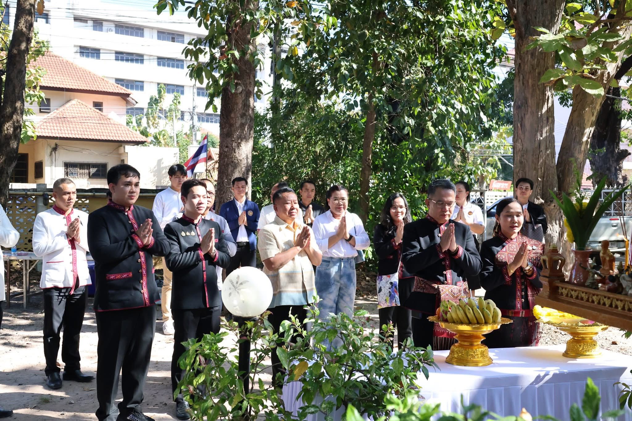 title - ส.ป.ก.กาฬสินธุ์ ร่วมพิธีเจริญพระพุทธมนต์ ทำบุญจวนผู้ว่าราชการจังหวัดกาฬสินธุ์ เพื่อความเป็นสิริมงคล สืบสานวัฒนธรรมประเพณีอันดีงาม และร่วมแสดงความยินดีกับผู้ว่าราชการจังหวัดกาฬสินธุ์
