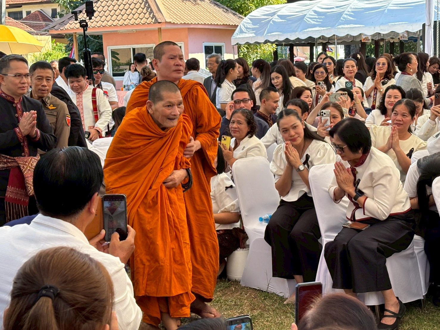 title - ส.ป.ก.กาฬสินธุ์ ร่วมพิธีเจริญพระพุทธมนต์ ทำบุญจวนผู้ว่าราชการจังหวัดกาฬสินธุ์ เพื่อความเป็นสิริมงคล สืบสานวัฒนธรรมประเพณีอันดีงาม และร่วมแสดงความยินดีกับผู้ว่าราชการจังหวัดกาฬสินธุ์