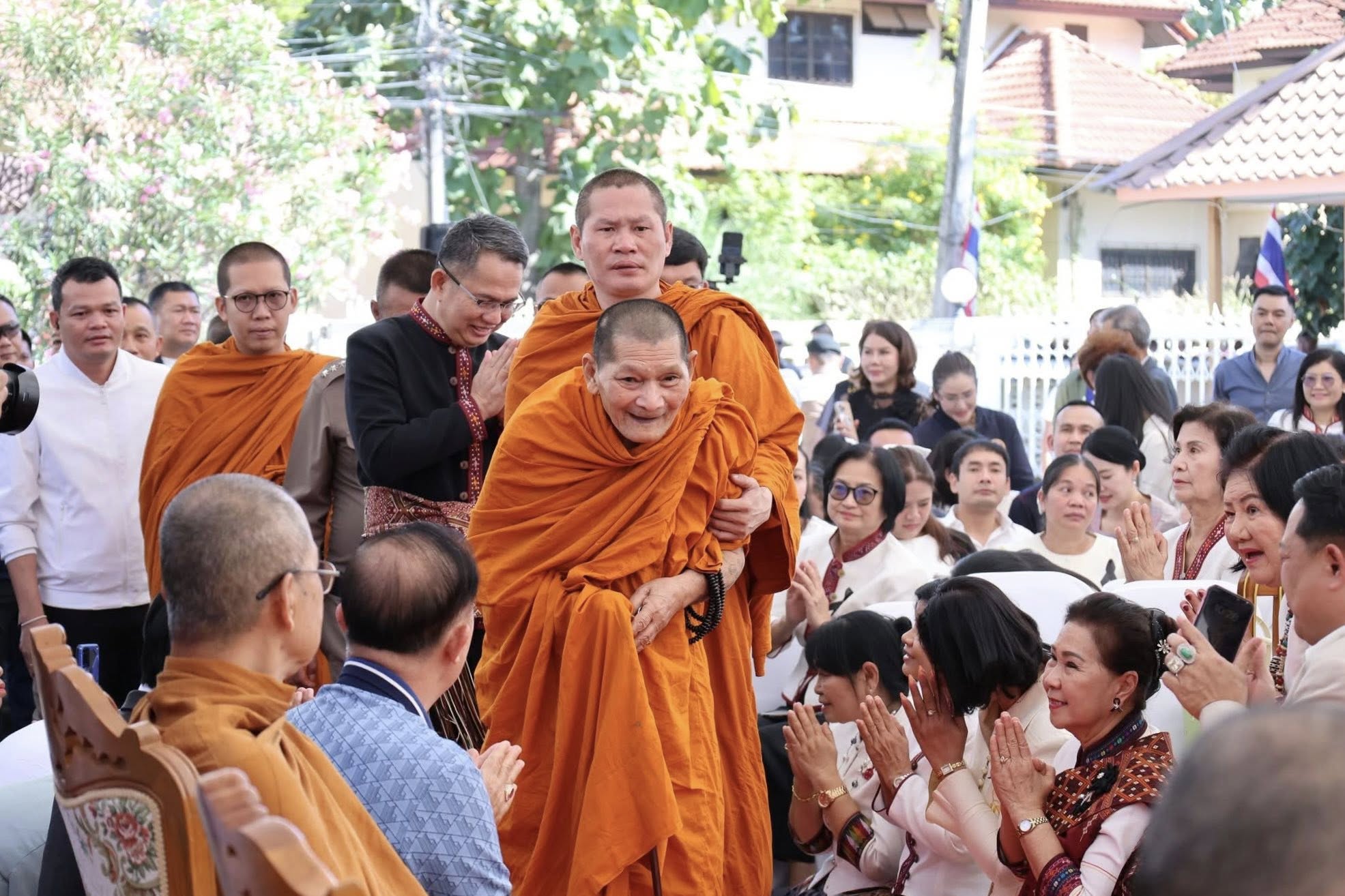 title - ส.ป.ก.กาฬสินธุ์ ร่วมพิธีเจริญพระพุทธมนต์ ทำบุญจวนผู้ว่าราชการจังหวัดกาฬสินธุ์ เพื่อความเป็นสิริมงคล สืบสานวัฒนธรรมประเพณีอันดีงาม และร่วมแสดงความยินดีกับผู้ว่าราชการจังหวัดกาฬสินธุ์