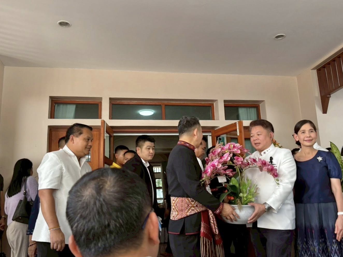 title - ส.ป.ก.กาฬสินธุ์ ร่วมพิธีเจริญพระพุทธมนต์ ทำบุญจวนผู้ว่าราชการจังหวัดกาฬสินธุ์ เพื่อความเป็นสิริมงคล สืบสานวัฒนธรรมประเพณีอันดีงาม และร่วมแสดงความยินดีกับผู้ว่าราชการจังหวัดกาฬสินธุ์