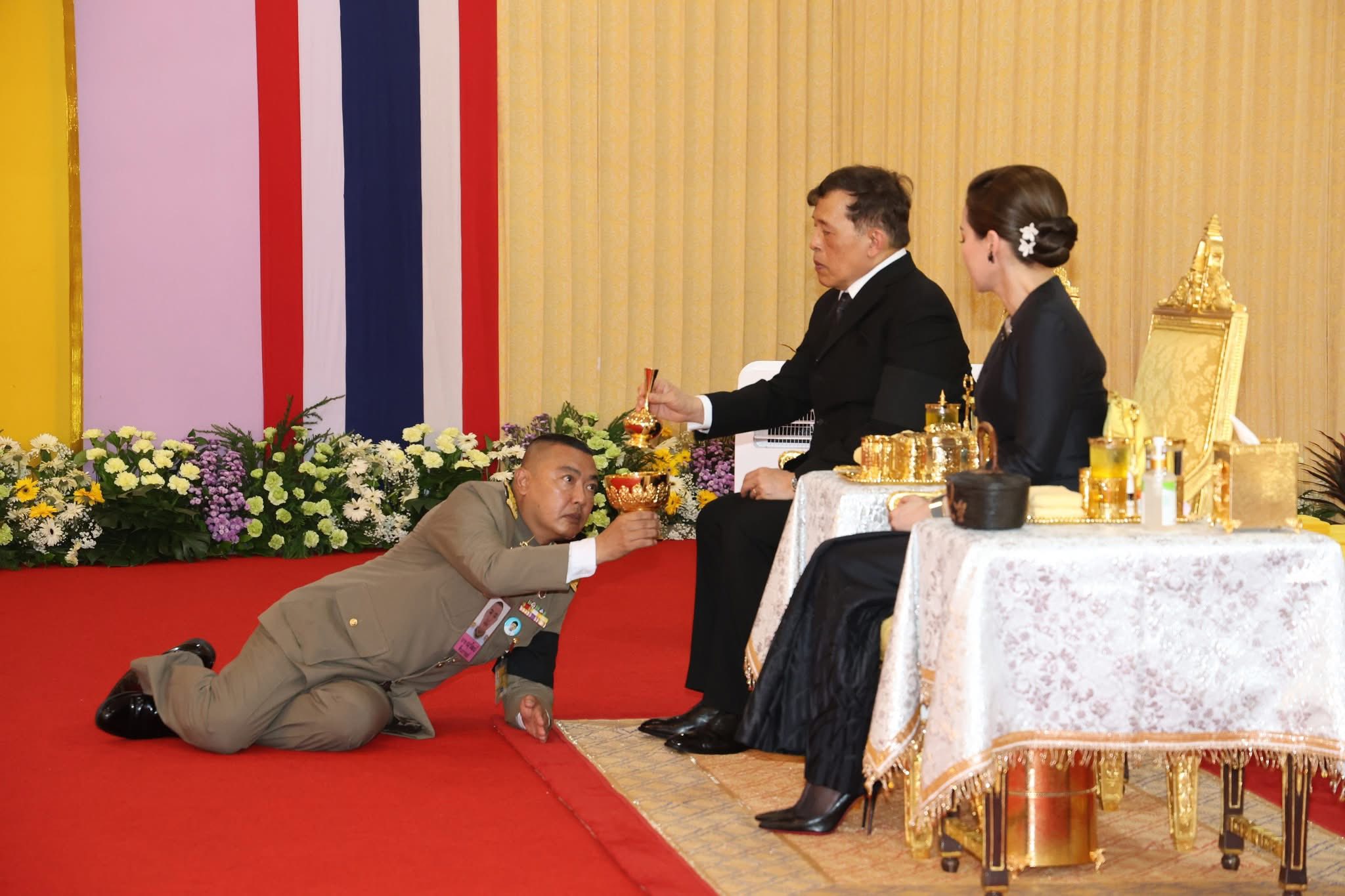 title - ส.ป.ก.กาฬสินธุ์ ร่วมรับเสด็จพระบาทสมเด็จพระเจ้าอยู่หัว และสมเด็จพระนางเจ้าฯ พระบรมราชินี เสด็จพระราชดำเนินไปทรงประกอบพิธีตัดหวายลูกนิมิตพระอุโบสถ ณ วัดประชานิยม อำเภอเมืองกาฬสินธุ์ จังหวัดกาฬสินธุ์