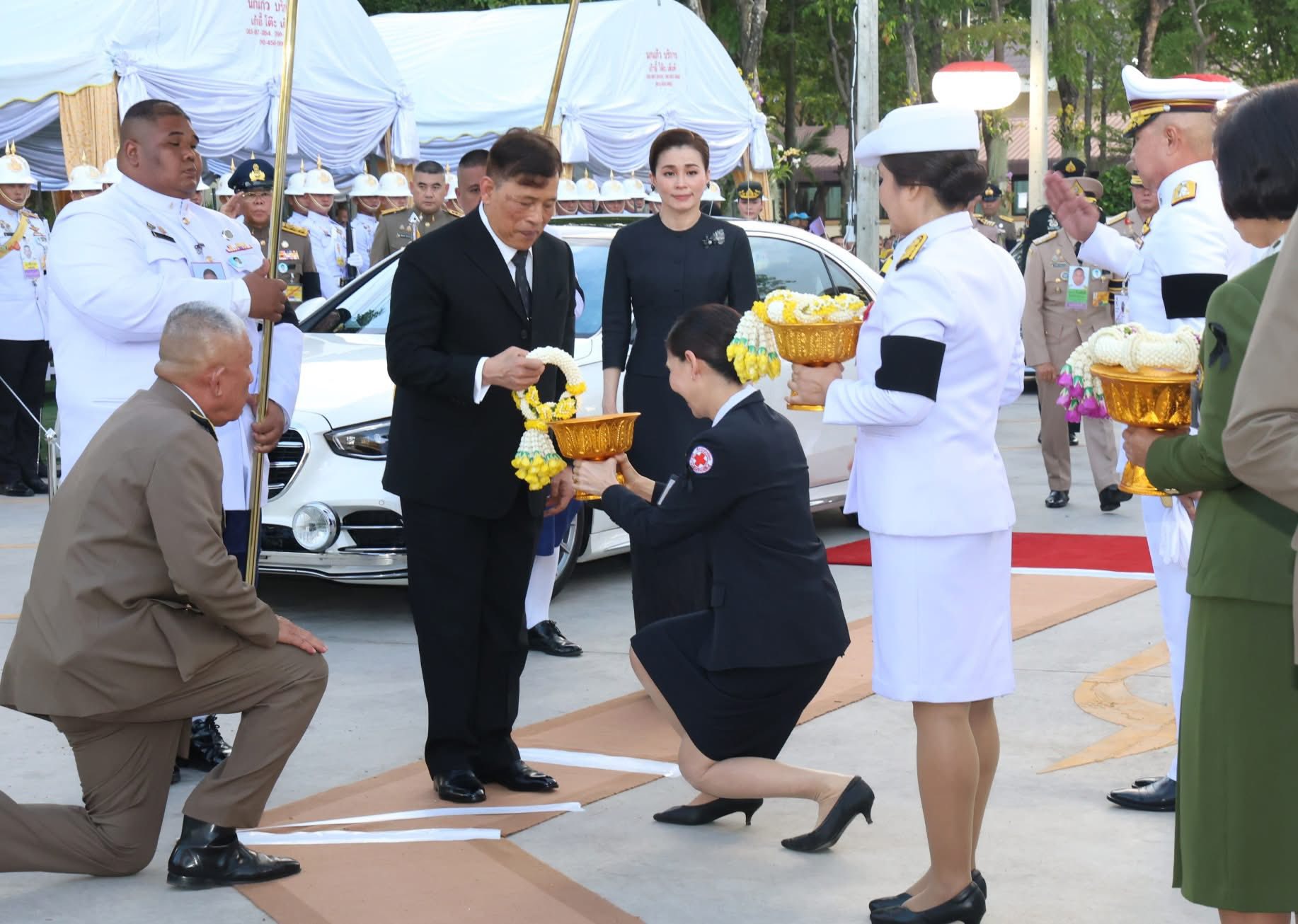 title - ส.ป.ก.กาฬสินธุ์ ร่วมรับเสด็จพระบาทสมเด็จพระเจ้าอยู่หัว และสมเด็จพระนางเจ้าฯ พระบรมราชินี เสด็จพระราชดำเนินไปทรงประกอบพิธีตัดหวายลูกนิมิตพระอุโบสถ ณ วัดประชานิยม อำเภอเมืองกาฬสินธุ์ จังหวัดกาฬสินธุ์