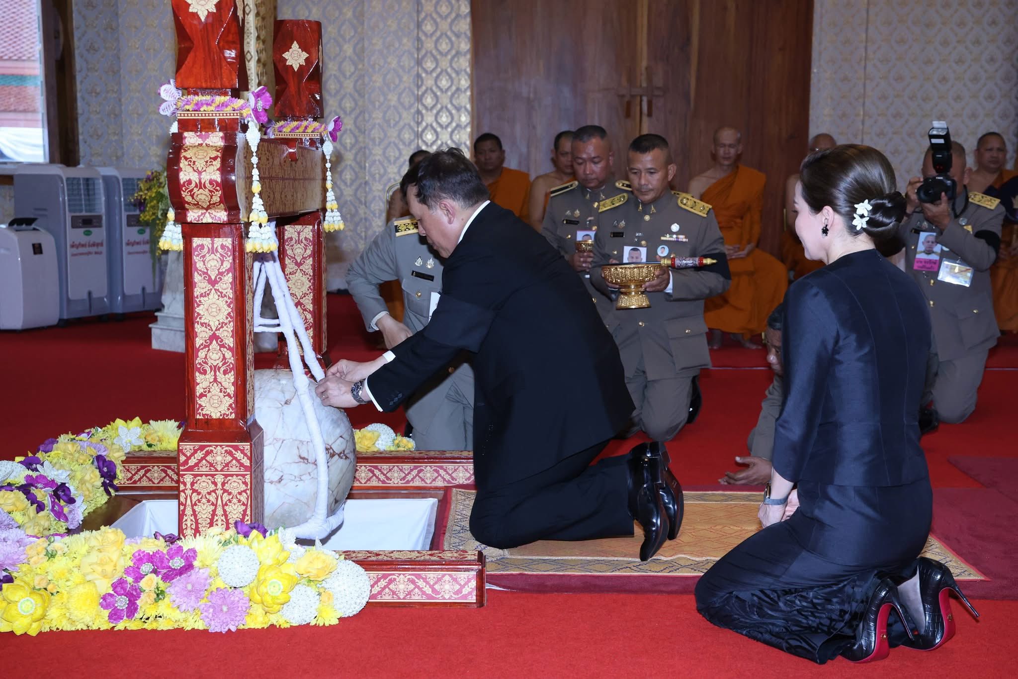 title - ส.ป.ก.กาฬสินธุ์ ร่วมรับเสด็จพระบาทสมเด็จพระเจ้าอยู่หัว และสมเด็จพระนางเจ้าฯ พระบรมราชินี เสด็จพระราชดำเนินไปทรงประกอบพิธีตัดหวายลูกนิมิตพระอุโบสถ ณ วัดประชานิยม อำเภอเมืองกาฬสินธุ์ จังหวัดกาฬสินธุ์