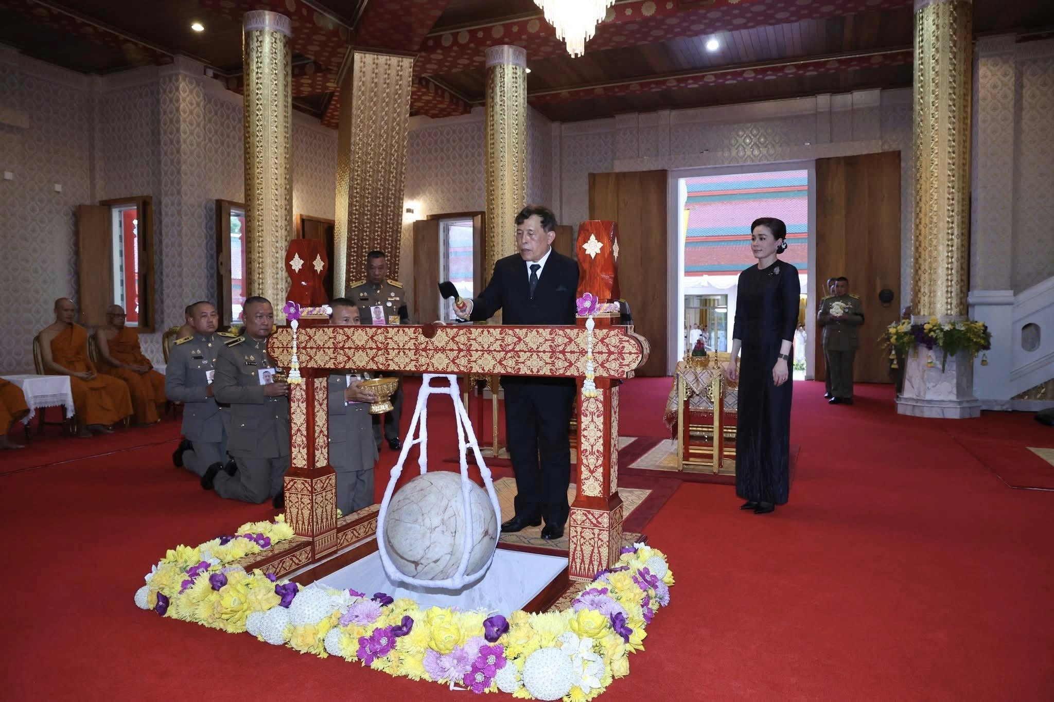 title - ส.ป.ก.กาฬสินธุ์ ร่วมรับเสด็จพระบาทสมเด็จพระเจ้าอยู่หัว และสมเด็จพระนางเจ้าฯ พระบรมราชินี เสด็จพระราชดำเนินไปทรงประกอบพิธีตัดหวายลูกนิมิตพระอุโบสถ ณ วัดประชานิยม อำเภอเมืองกาฬสินธุ์ จังหวัดกาฬสินธุ์