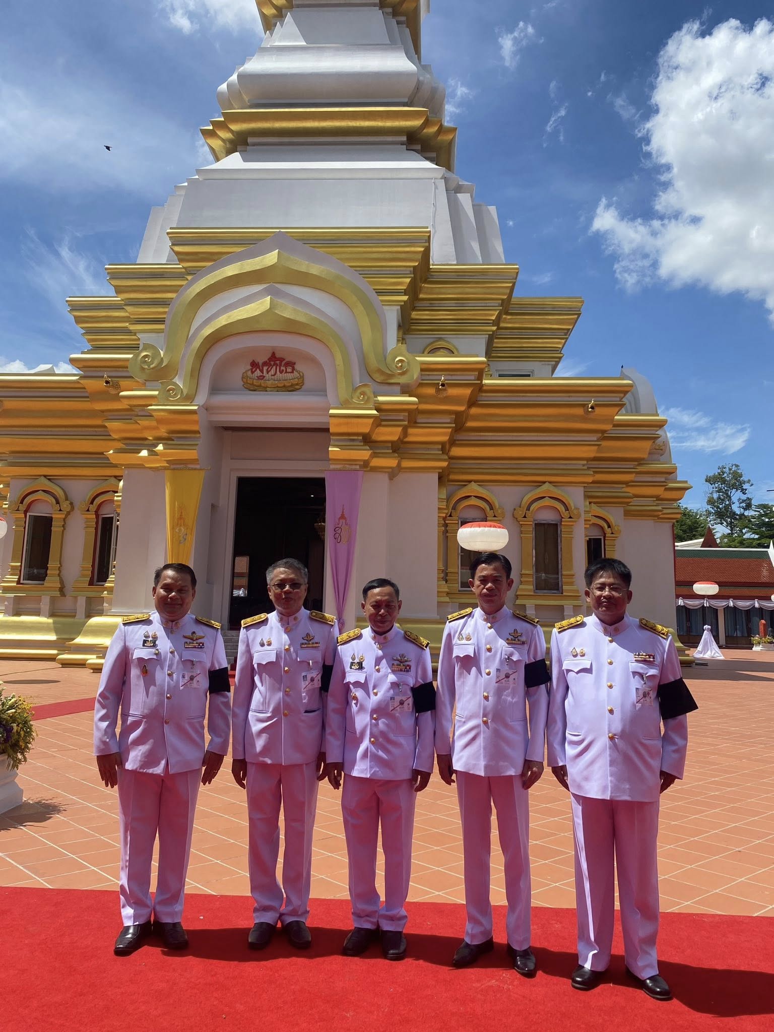 title - ส.ป.ก.กาฬสินธุ์ ร่วมรับเสด็จพระบาทสมเด็จพระเจ้าอยู่หัว และสมเด็จพระนางเจ้าฯ พระบรมราชินี เสด็จพระราชดำเนินไปทรงประกอบพิธีตัดหวายลูกนิมิตพระอุโบสถ ณ วัดประชานิยม อำเภอเมืองกาฬสินธุ์ จังหวัดกาฬสินธุ์