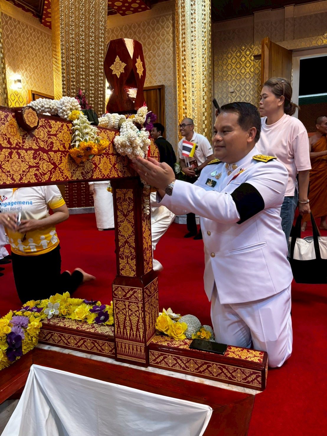 title - ส.ป.ก.กาฬสินธุ์ ร่วมรับเสด็จพระบาทสมเด็จพระเจ้าอยู่หัว และสมเด็จพระนางเจ้าฯ พระบรมราชินี เสด็จพระราชดำเนินไปทรงประกอบพิธีตัดหวายลูกนิมิตพระอุโบสถ ณ วัดประชานิยม อำเภอเมืองกาฬสินธุ์ จังหวัดกาฬสินธุ์