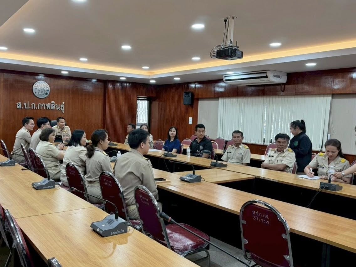 title - ส.ป.ก.กาฬสินธุ์ ร่วมกันส่งมอบหนังสืออนุญาตให้ใช้ที่ดินเพื่อกิจการสาธารณูปโภคและกิจการอื่นๆ ในเขตปฏิรูปที่ดิน (ส.ป.ก.4-31) ณ ห้องประชุมสำนักงานการปฏิรูปที่ดินจังหวัดกาฬสินธุ์