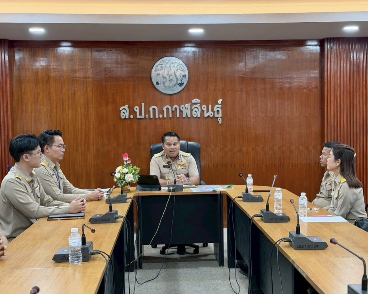 title - ส.ป.ก.กาฬสินธุ์ ร่วมกันส่งมอบหนังสืออนุญาตให้ใช้ที่ดินเพื่อกิจการสาธารณูปโภคและกิจการอื่นๆ ในเขตปฏิรูปที่ดิน (ส.ป.ก.4-31) ณ ห้องประชุมสำนักงานการปฏิรูปที่ดินจังหวัดกาฬสินธุ์