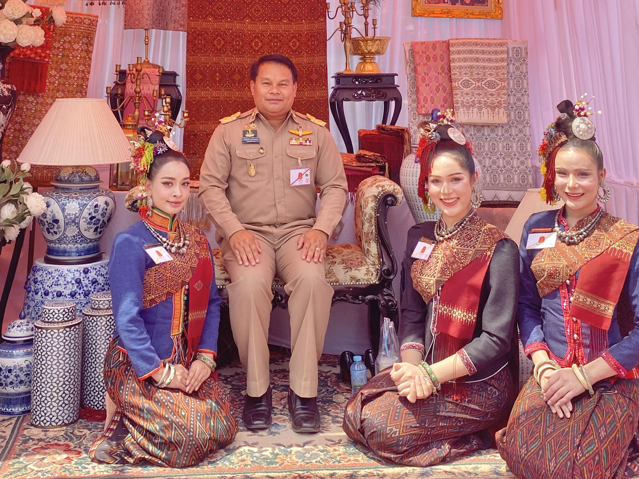 title - ส.ป.ก.กาฬสินธุ์ ร่วมรับเสด็จสมเด็จพระเจ้าลูกเธอ เจ้าฟ้าสิริวัณณวรี นารีรัตนราชกัญญา เสด็จทอดพระเนตรนิทรรศการ และการจัดแสดงผลงานภูมิปัญญาผ้าไทย และงานหัตถกรรมชุมชน ณ สหกรณ์ศูนย์ศิลปาชีพทอผ้าไหมแพรวา บ้านโพน กาฬสินธุ์ จำกัด ตำบลบ้านโพน อำเภอคำม่วง จังหวัดกาฬสินธุ์