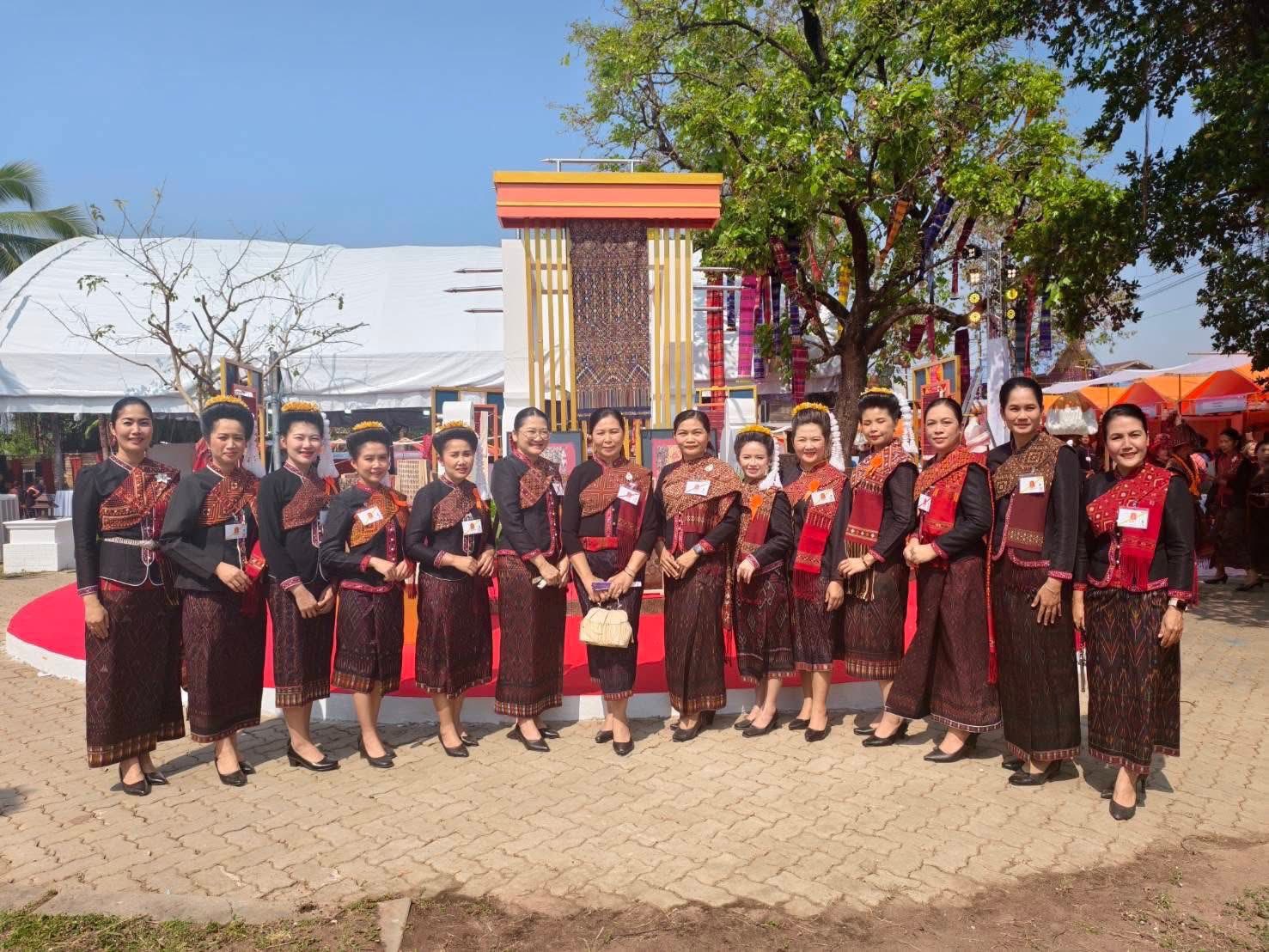 title - ส.ป.ก.กาฬสินธุ์ ร่วมรับเสด็จสมเด็จพระเจ้าลูกเธอ เจ้าฟ้าสิริวัณณวรี นารีรัตนราชกัญญา เสด็จทอดพระเนตรนิทรรศการ และการจัดแสดงผลงานภูมิปัญญาผ้าไทย และงานหัตถกรรมชุมชน ณ สหกรณ์ศูนย์ศิลปาชีพทอผ้าไหมแพรวา บ้านโพน กาฬสินธุ์ จำกัด ตำบลบ้านโพน อำเภอคำม่วง จังหวัดกาฬสินธุ์