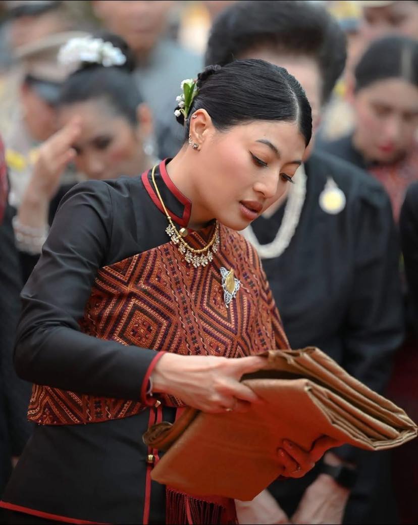 title - ส.ป.ก.กาฬสินธุ์ ร่วมรับเสด็จสมเด็จพระเจ้าลูกเธอ เจ้าฟ้าสิริวัณณวรี นารีรัตนราชกัญญา เสด็จทอดพระเนตรนิทรรศการ และการจัดแสดงผลงานภูมิปัญญาผ้าไทย และงานหัตถกรรมชุมชน ณ สหกรณ์ศูนย์ศิลปาชีพทอผ้าไหมแพรวา บ้านโพน กาฬสินธุ์ จำกัด ตำบลบ้านโพน อำเภอคำม่วง จังหวัดกาฬสินธุ์