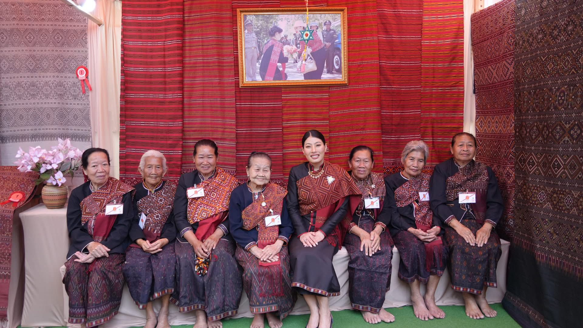 title - ส.ป.ก.กาฬสินธุ์ ร่วมรับเสด็จสมเด็จพระเจ้าลูกเธอ เจ้าฟ้าสิริวัณณวรี นารีรัตนราชกัญญา เสด็จทอดพระเนตรนิทรรศการ และการจัดแสดงผลงานภูมิปัญญาผ้าไทย และงานหัตถกรรมชุมชน ณ สหกรณ์ศูนย์ศิลปาชีพทอผ้าไหมแพรวา บ้านโพน กาฬสินธุ์ จำกัด ตำบลบ้านโพน อำเภอคำม่วง จังหวัดกาฬสินธุ์