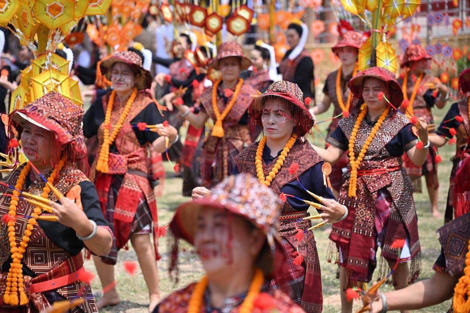 title - ส.ป.ก.กาฬสินธุ์ ร่วมรับเสด็จสมเด็จพระเจ้าลูกเธอ เจ้าฟ้าสิริวัณณวรี นารีรัตนราชกัญญา เสด็จทอดพระเนตรนิทรรศการ และการจัดแสดงผลงานภูมิปัญญาผ้าไทย และงานหัตถกรรมชุมชน ณ สหกรณ์ศูนย์ศิลปาชีพทอผ้าไหมแพรวา บ้านโพน กาฬสินธุ์ จำกัด ตำบลบ้านโพน อำเภอคำม่วง จังหวัดกาฬสินธุ์