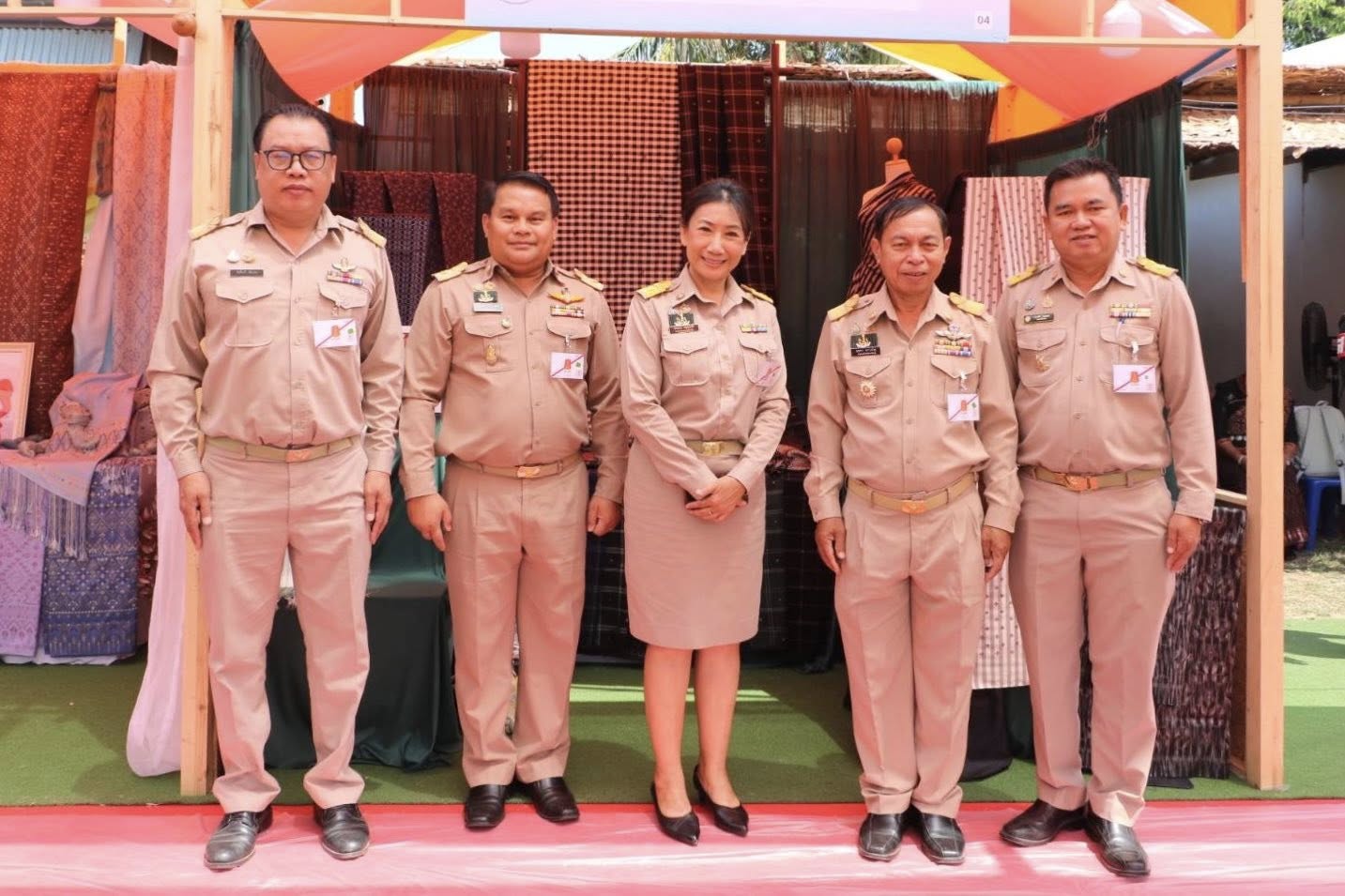 title - ส.ป.ก.กาฬสินธุ์ ร่วมรับเสด็จสมเด็จพระเจ้าลูกเธอ เจ้าฟ้าสิริวัณณวรี นารีรัตนราชกัญญา เสด็จทอดพระเนตรนิทรรศการ และการจัดแสดงผลงานภูมิปัญญาผ้าไทย และงานหัตถกรรมชุมชน ณ สหกรณ์ศูนย์ศิลปาชีพทอผ้าไหมแพรวา บ้านโพน กาฬสินธุ์ จำกัด ตำบลบ้านโพน อำเภอคำม่วง จังหวัดกาฬสินธุ์