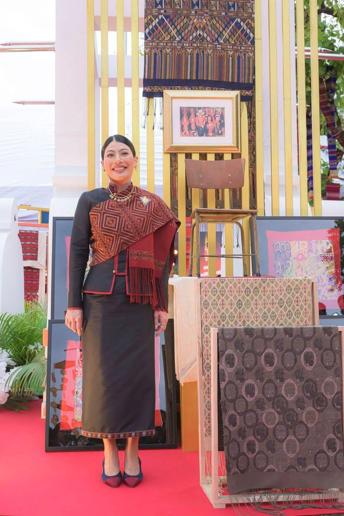 title - ส.ป.ก.กาฬสินธุ์ ร่วมรับเสด็จสมเด็จพระเจ้าลูกเธอ เจ้าฟ้าสิริวัณณวรี นารีรัตนราชกัญญา เสด็จทอดพระเนตรนิทรรศการ และการจัดแสดงผลงานภูมิปัญญาผ้าไทย และงานหัตถกรรมชุมชน ณ สหกรณ์ศูนย์ศิลปาชีพทอผ้าไหมแพรวา บ้านโพน กาฬสินธุ์ จำกัด ตำบลบ้านโพน อำเภอคำม่วง จังหวัดกาฬสินธุ์