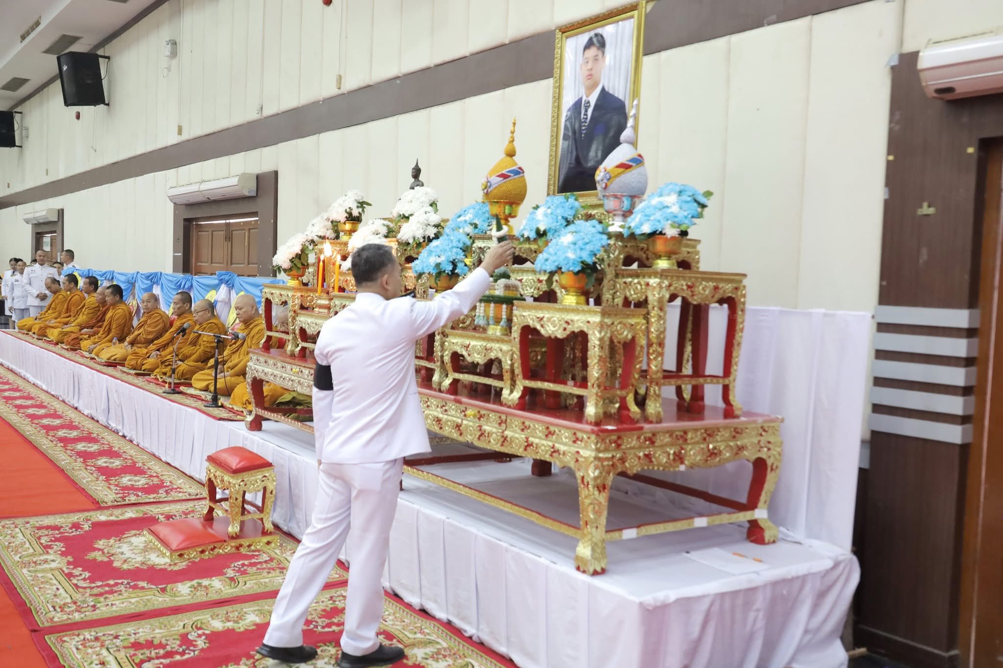 title - ส.ป.ก.กาฬสินธุ์ ร่วมพิธีถวายพระพรชัยมงคล พิธีเจริญพระพุทธมนต์ และทำบุญตักบาตร เนื่องในวันคล้ายวันประสูติสมเด็จพระเจ้าลูกยาเธอ เจ้าฟ้าทีปังกรรัศมีโชติ มหาวชิโรตตมางกูร สิริวิบูลยราชกุมาร