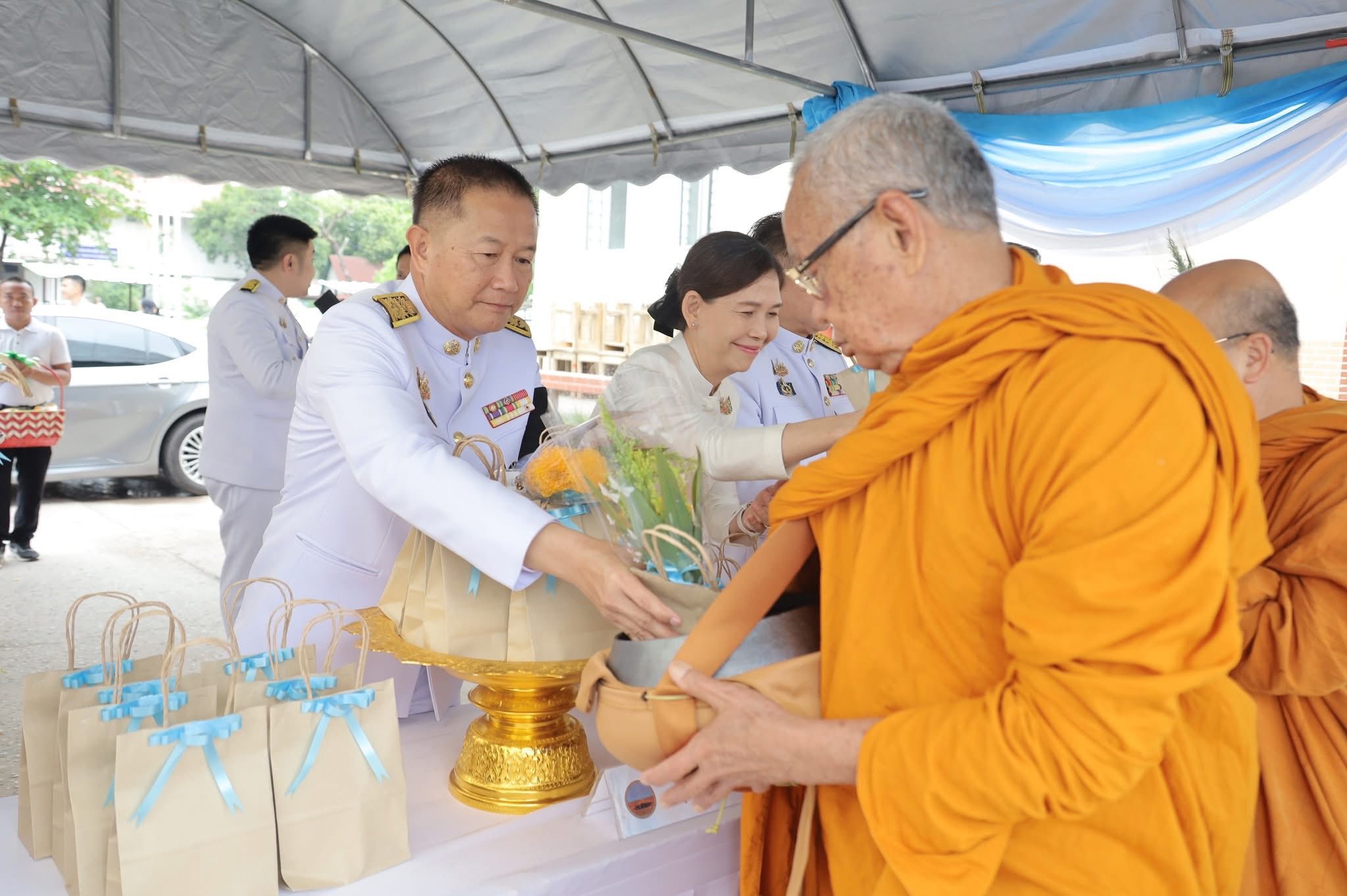 title - ส.ป.ก.กาฬสินธุ์ ร่วมพิธีถวายพระพรชัยมงคล พิธีเจริญพระพุทธมนต์ และทำบุญตักบาตร เนื่องในวันคล้ายวันประสูติสมเด็จพระเจ้าลูกยาเธอ เจ้าฟ้าทีปังกรรัศมีโชติ มหาวชิโรตตมางกูร สิริวิบูลยราชกุมาร