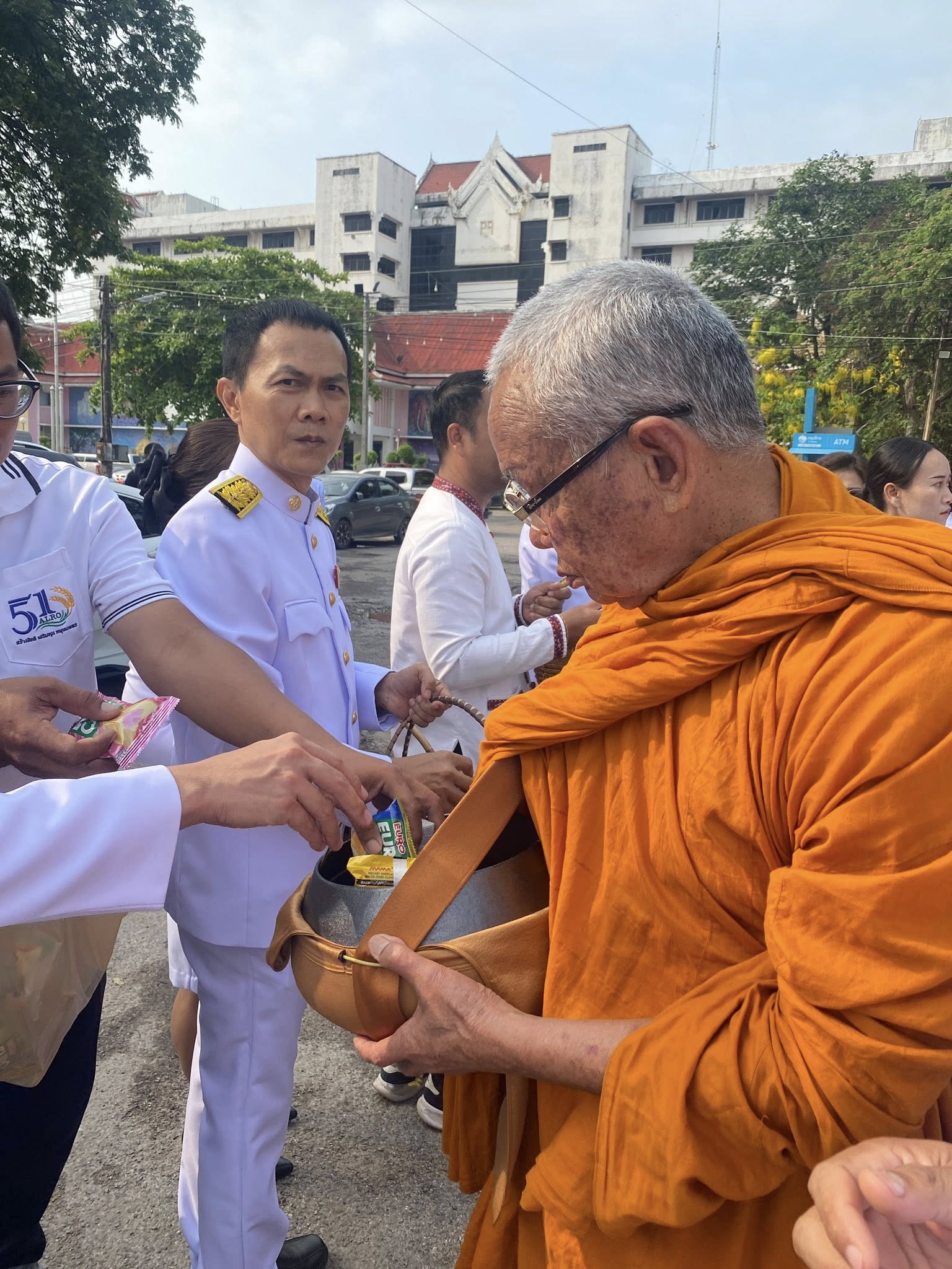 title - ส.ป.ก.กาฬสินธุ์ ร่วมพิธีถวายพระพรชัยมงคล พิธีเจริญพระพุทธมนต์ และทำบุญตักบาตร เนื่องในวันคล้ายวันประสูติสมเด็จพระเจ้าลูกยาเธอ เจ้าฟ้าทีปังกรรัศมีโชติ มหาวชิโรตตมางกูร สิริวิบูลยราชกุมาร
