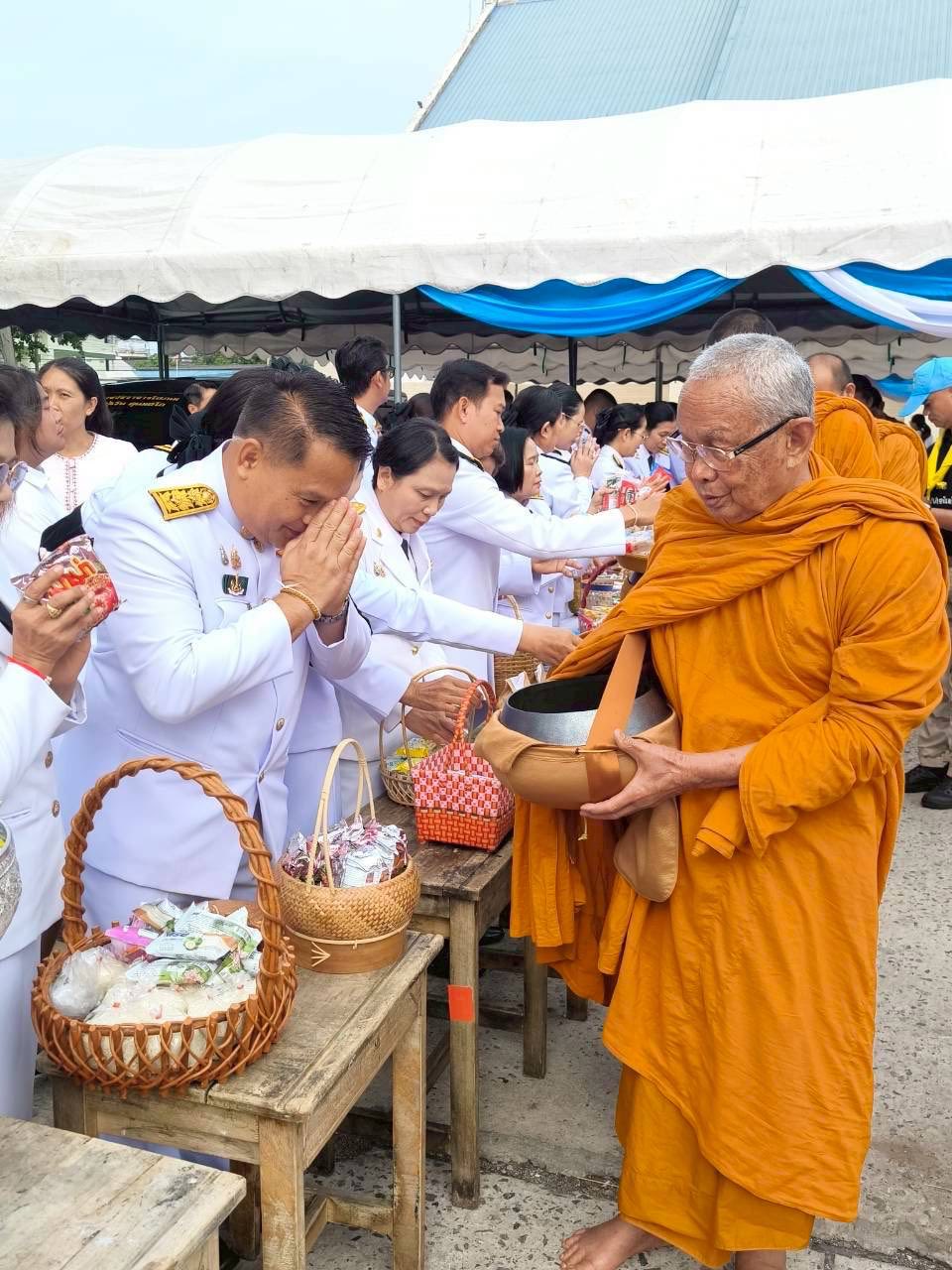title - ส.ป.ก.กาฬสินธุ์ ร่วมพิธีถวายพระพรชัยมงคล พิธีเจริญพระพุทธมนต์ และทำบุญตักบาตร เนื่องในวันคล้ายวันประสูติสมเด็จพระเจ้าลูกยาเธอ เจ้าฟ้าทีปังกรรัศมีโชติ มหาวชิโรตตมางกูร สิริวิบูลยราชกุมาร