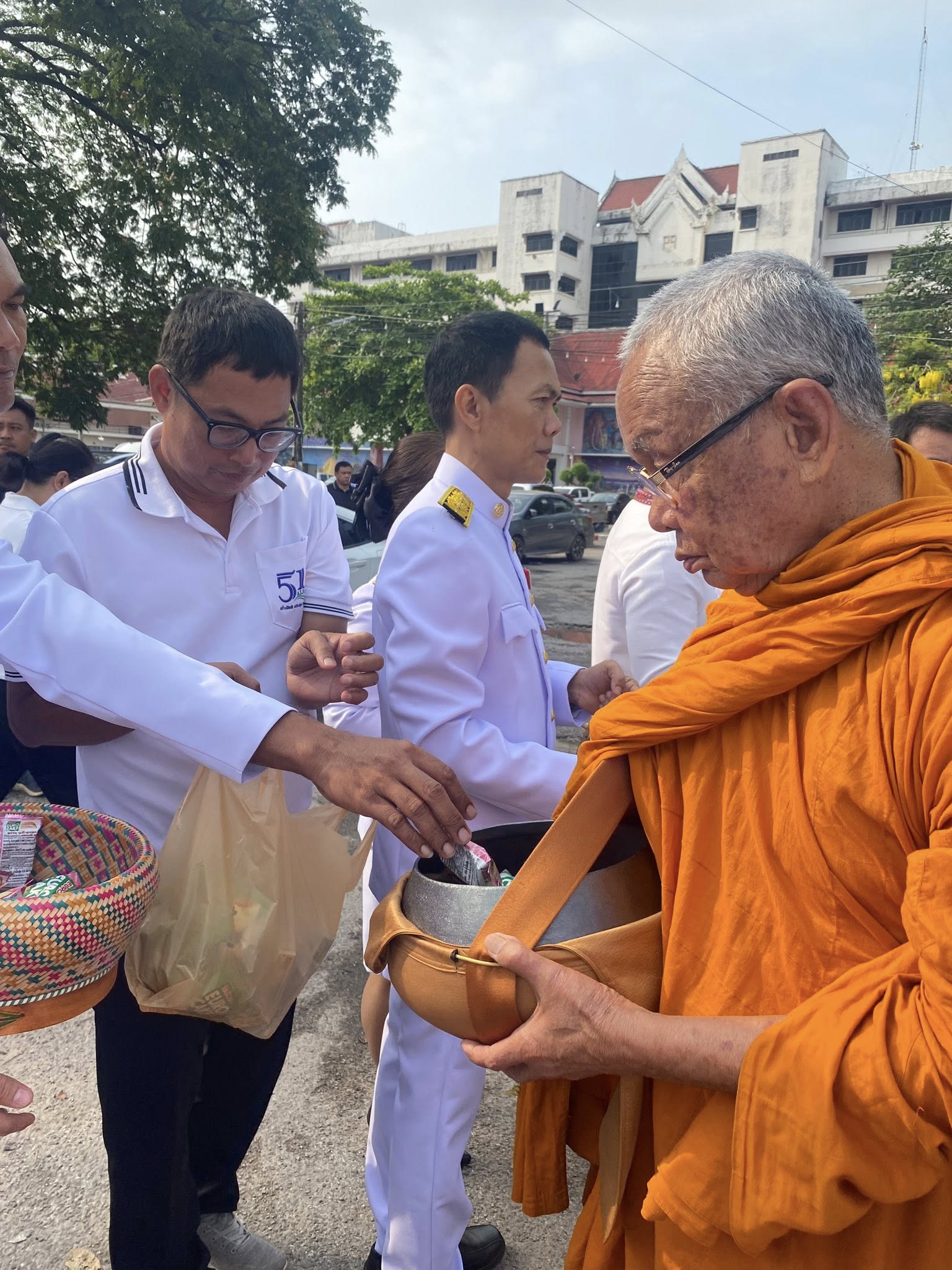 title - ส.ป.ก.กาฬสินธุ์ ร่วมพิธีถวายพระพรชัยมงคล พิธีเจริญพระพุทธมนต์ และทำบุญตักบาตร เนื่องในวันคล้ายวันประสูติสมเด็จพระเจ้าลูกยาเธอ เจ้าฟ้าทีปังกรรัศมีโชติ มหาวชิโรตตมางกูร สิริวิบูลยราชกุมาร
