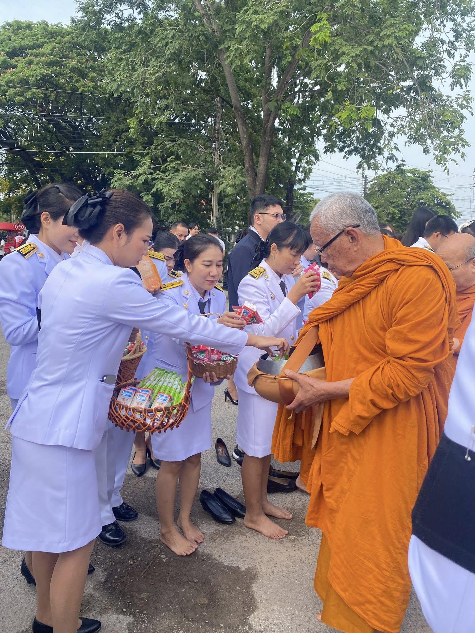 title - ส.ป.ก.กาฬสินธุ์ ร่วมพิธีถวายพระพรชัยมงคล พิธีเจริญพระพุทธมนต์ และทำบุญตักบาตร เนื่องในวันคล้ายวันประสูติสมเด็จพระเจ้าลูกยาเธอ เจ้าฟ้าทีปังกรรัศมีโชติ มหาวชิโรตตมางกูร สิริวิบูลยราชกุมาร