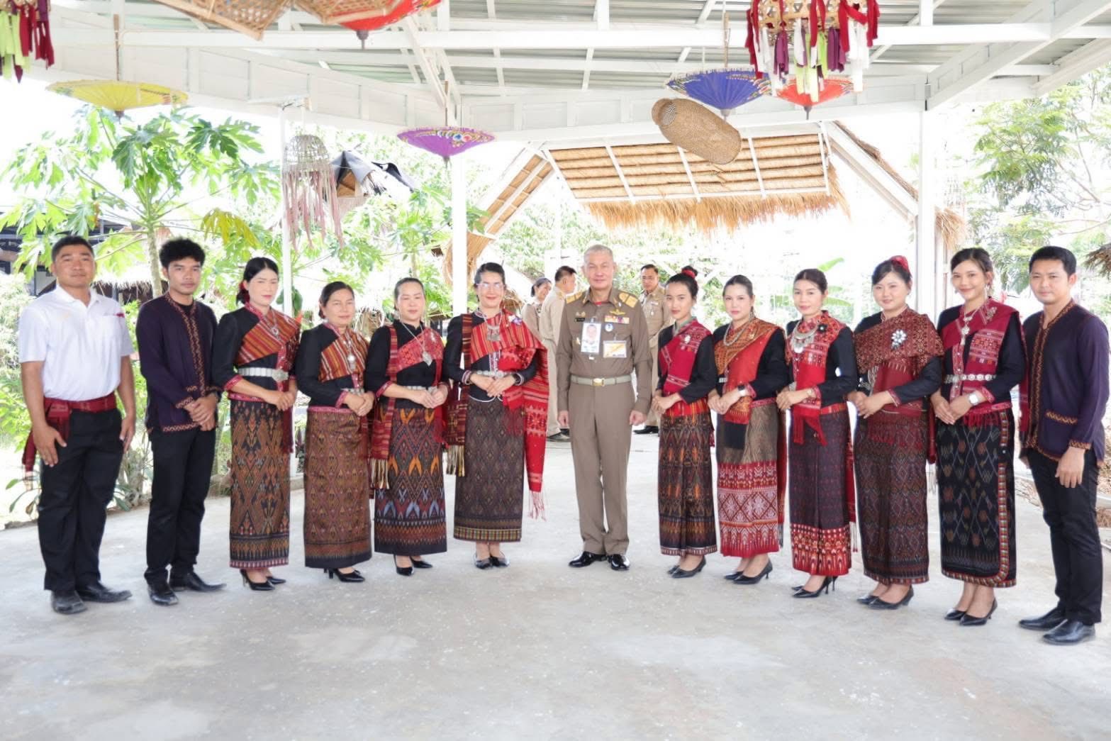 title - ส.ป.ก.กาฬสินธุ์ ร่วมต้อนรับ พลอากาศเอก จอม รุ่งสว่าง องคมนตรี รองประธานติดตามและขับเคลื่อนการดำเนินงานโครงการอันเนื่องมาจากพระราชดำริ