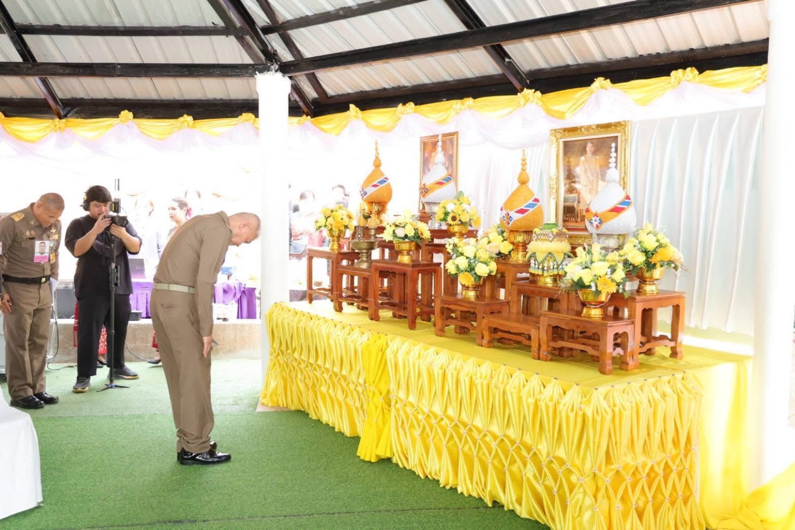 title - ส.ป.ก.กาฬสินธุ์ ร่วมต้อนรับ พลอากาศเอก จอม รุ่งสว่าง องคมนตรี รองประธานติดตามและขับเคลื่อนการดำเนินงานโครงการอันเนื่องมาจากพระราชดำริ