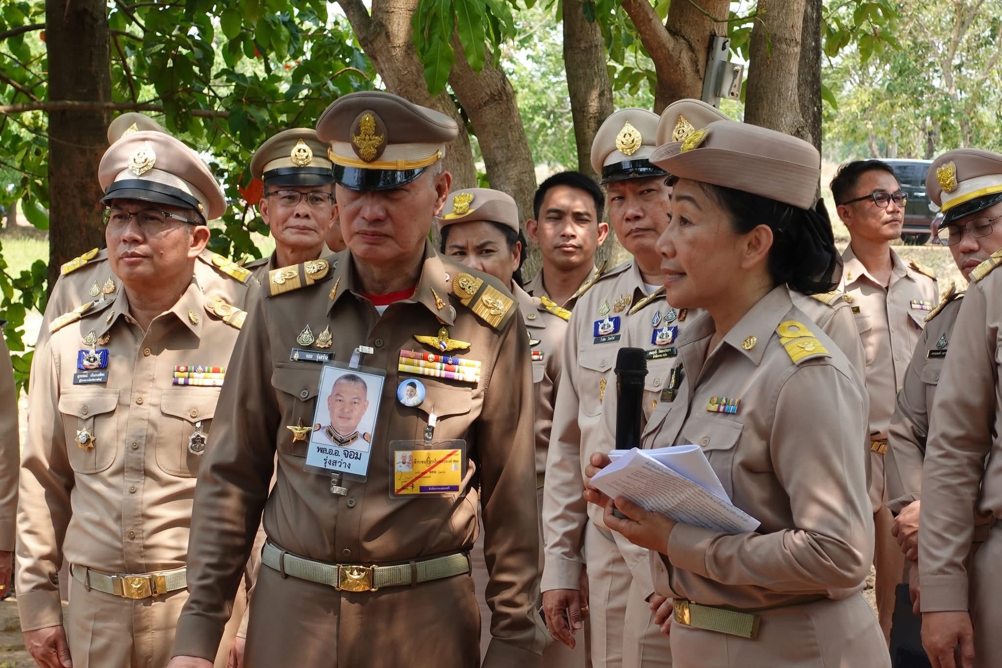 title - ส.ป.ก.กาฬสินธุ์ ร่วมต้อนรับ พลอากาศเอก จอม รุ่งสว่าง องคมนตรี รองประธานติดตามและขับเคลื่อนการดำเนินงานโครงการอันเนื่องมาจากพระราชดำริ