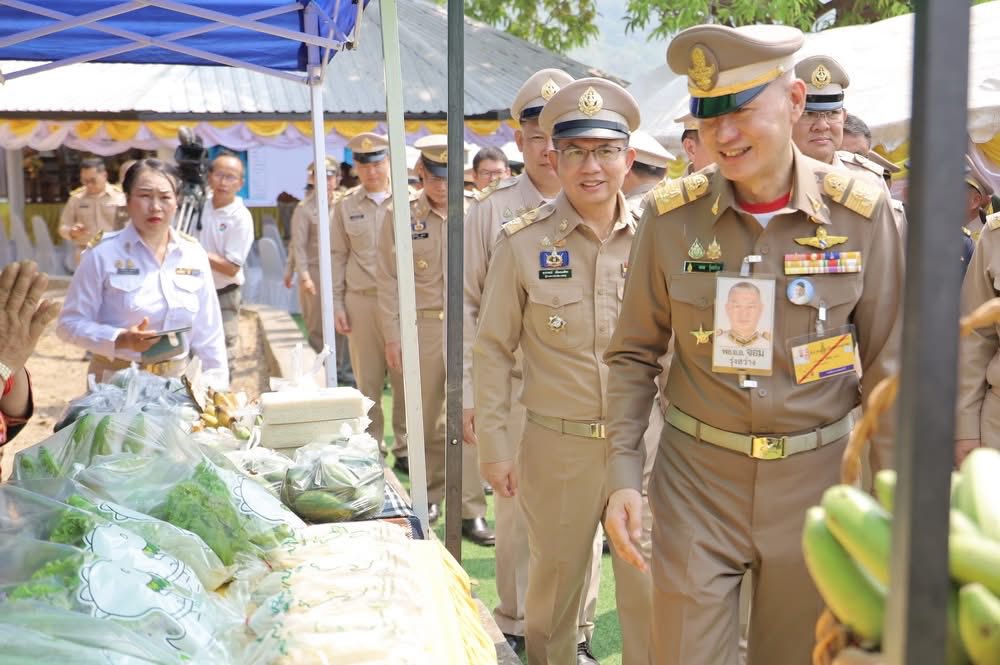 title - ส.ป.ก.กาฬสินธุ์ ร่วมต้อนรับ พลอากาศเอก จอม รุ่งสว่าง องคมนตรี รองประธานติดตามและขับเคลื่อนการดำเนินงานโครงการอันเนื่องมาจากพระราชดำริ